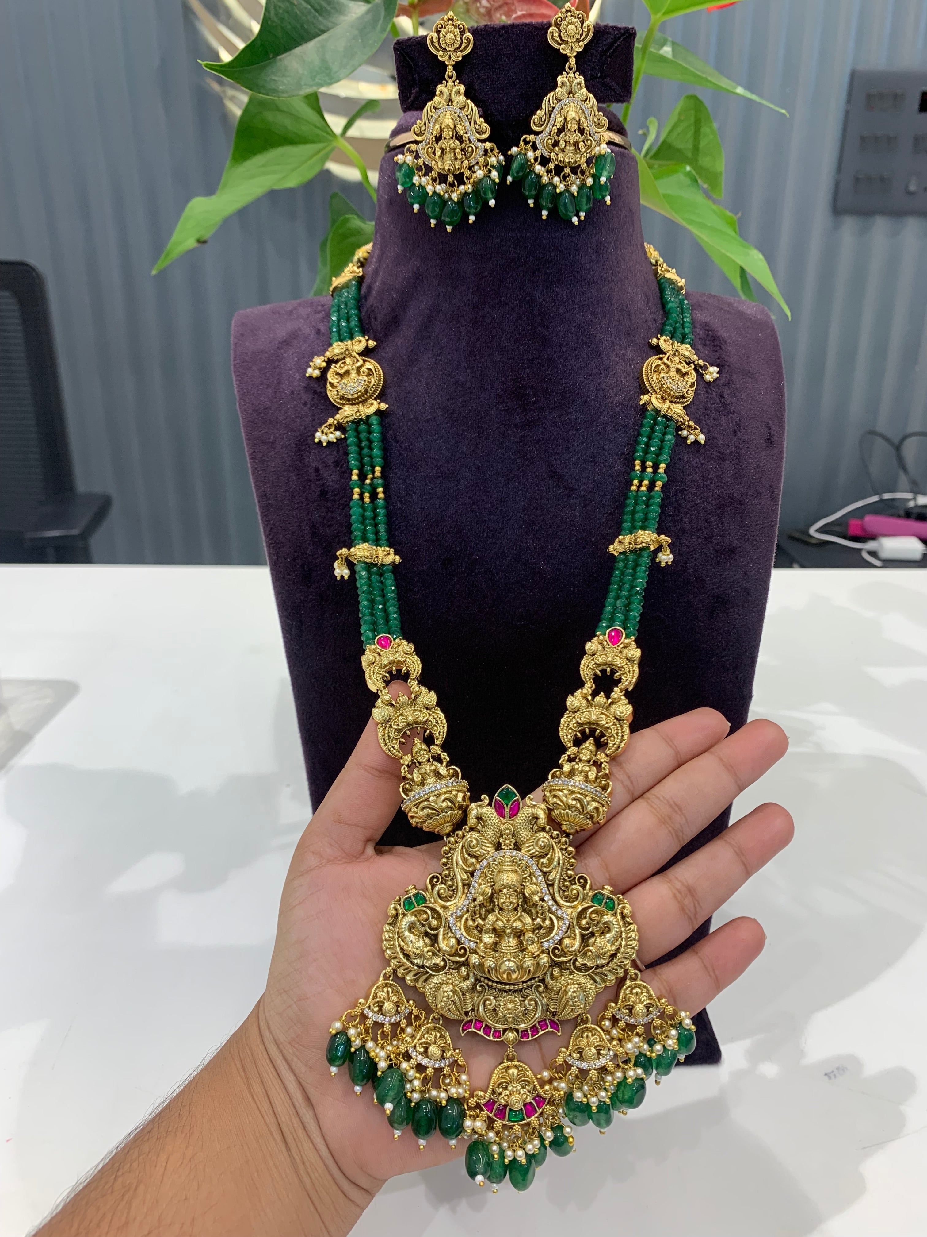 Beautiful premium nakshi 3D locket with customised beads