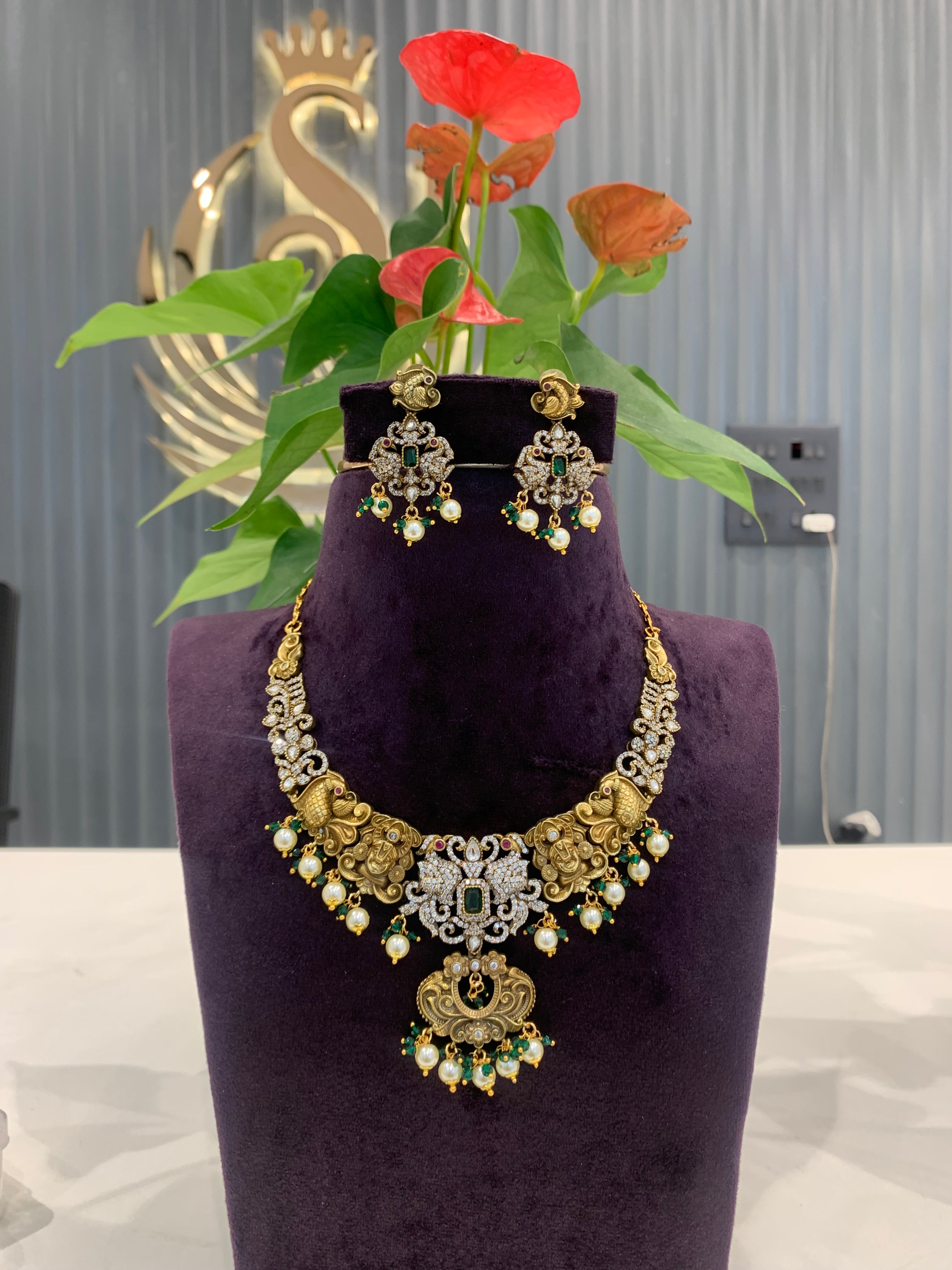 Beautiful mehandhi polish neckset