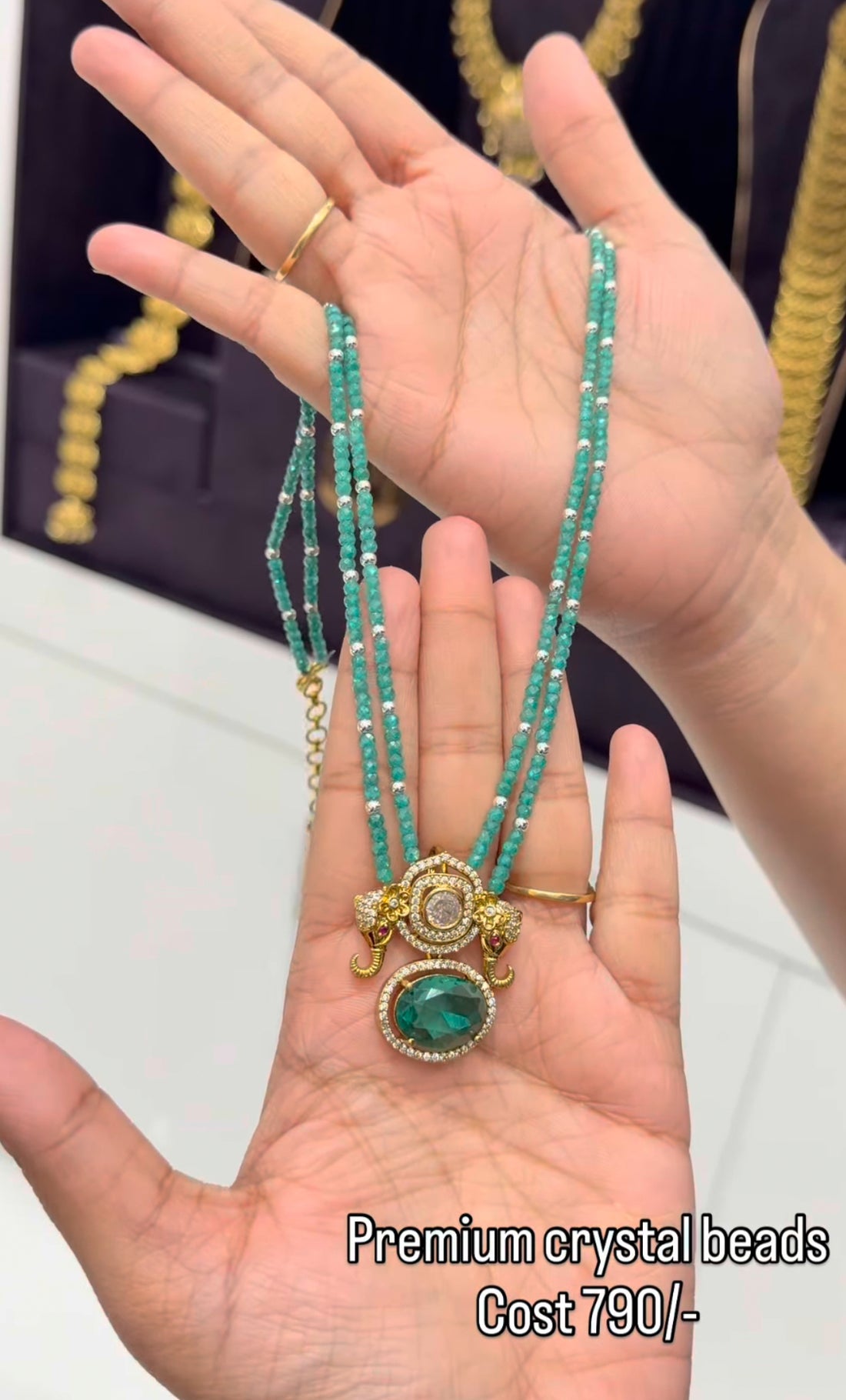 Beautiful crystal beads set