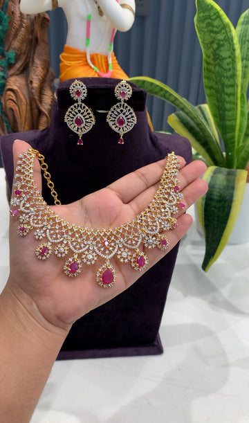 Beautiful GJ ruby mini chocker / necklace earrings with screwback