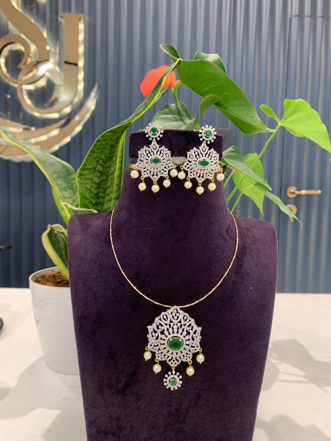 Beautiful detachable pendant with trendy hasli