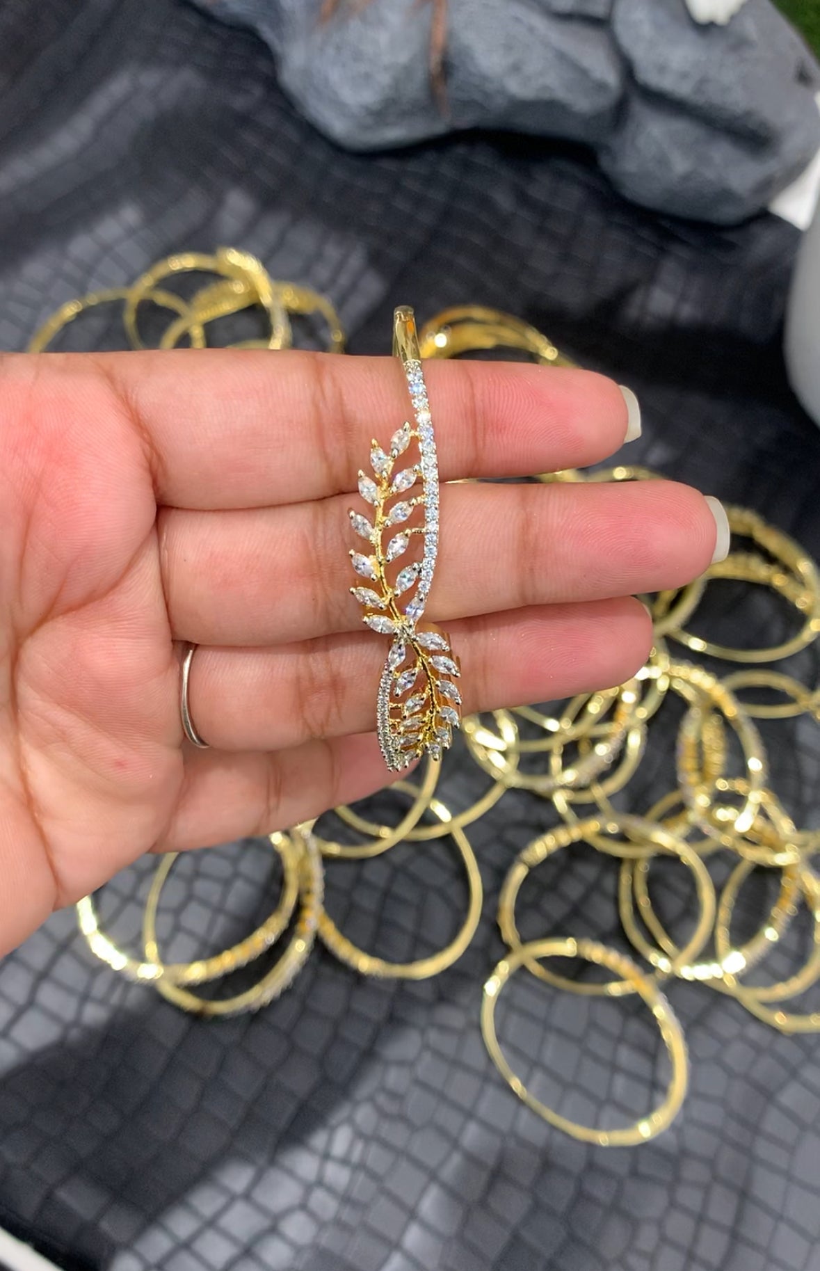 Beautiful stylish bracelet openable