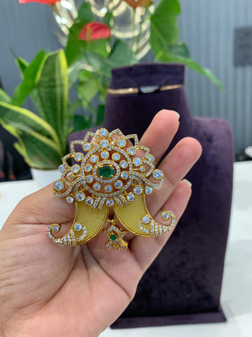 Beautiful tiger nail with back hook