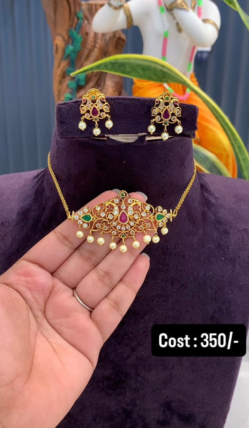 Beautiful chocker