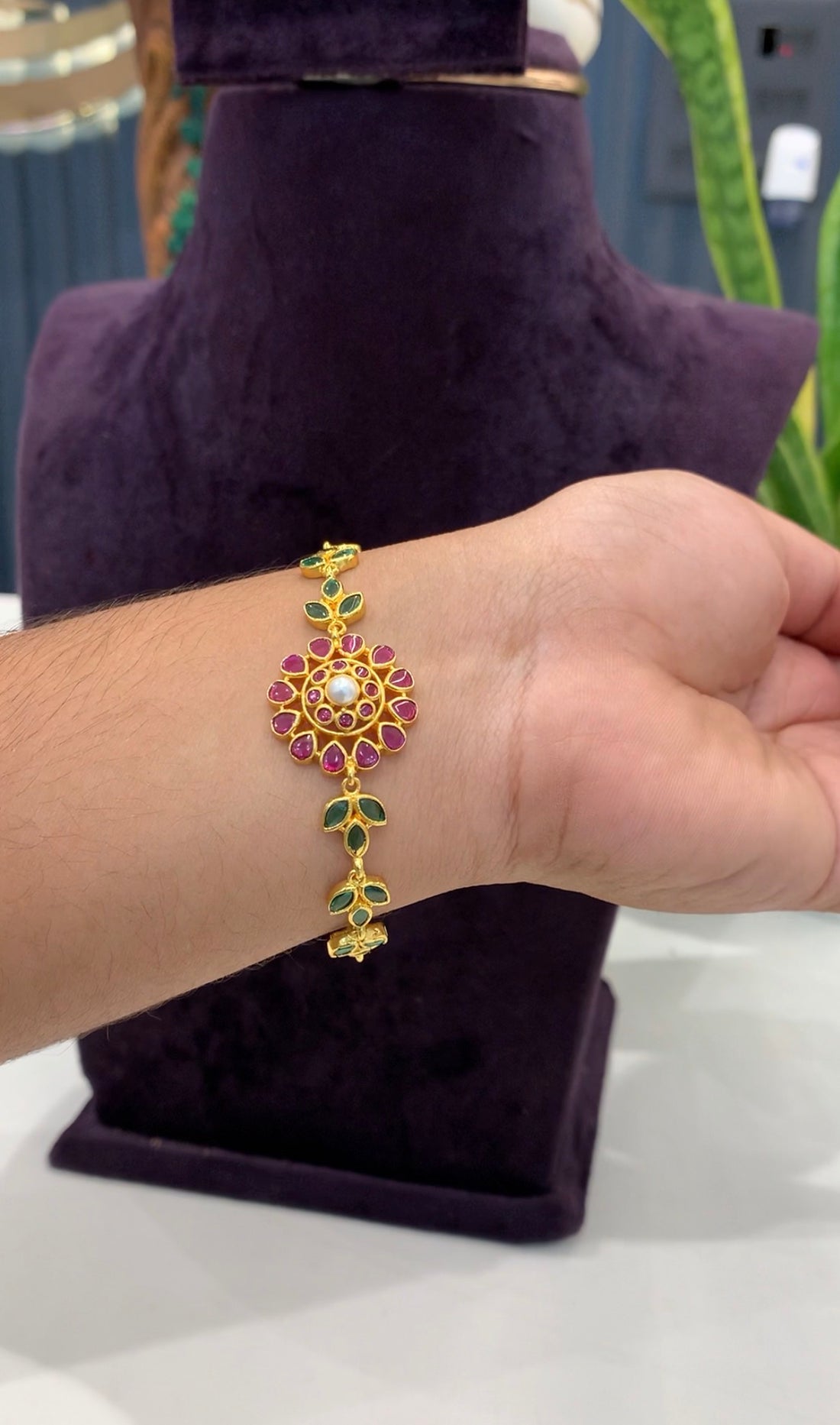 Beautiful Leaf Style Bracelet