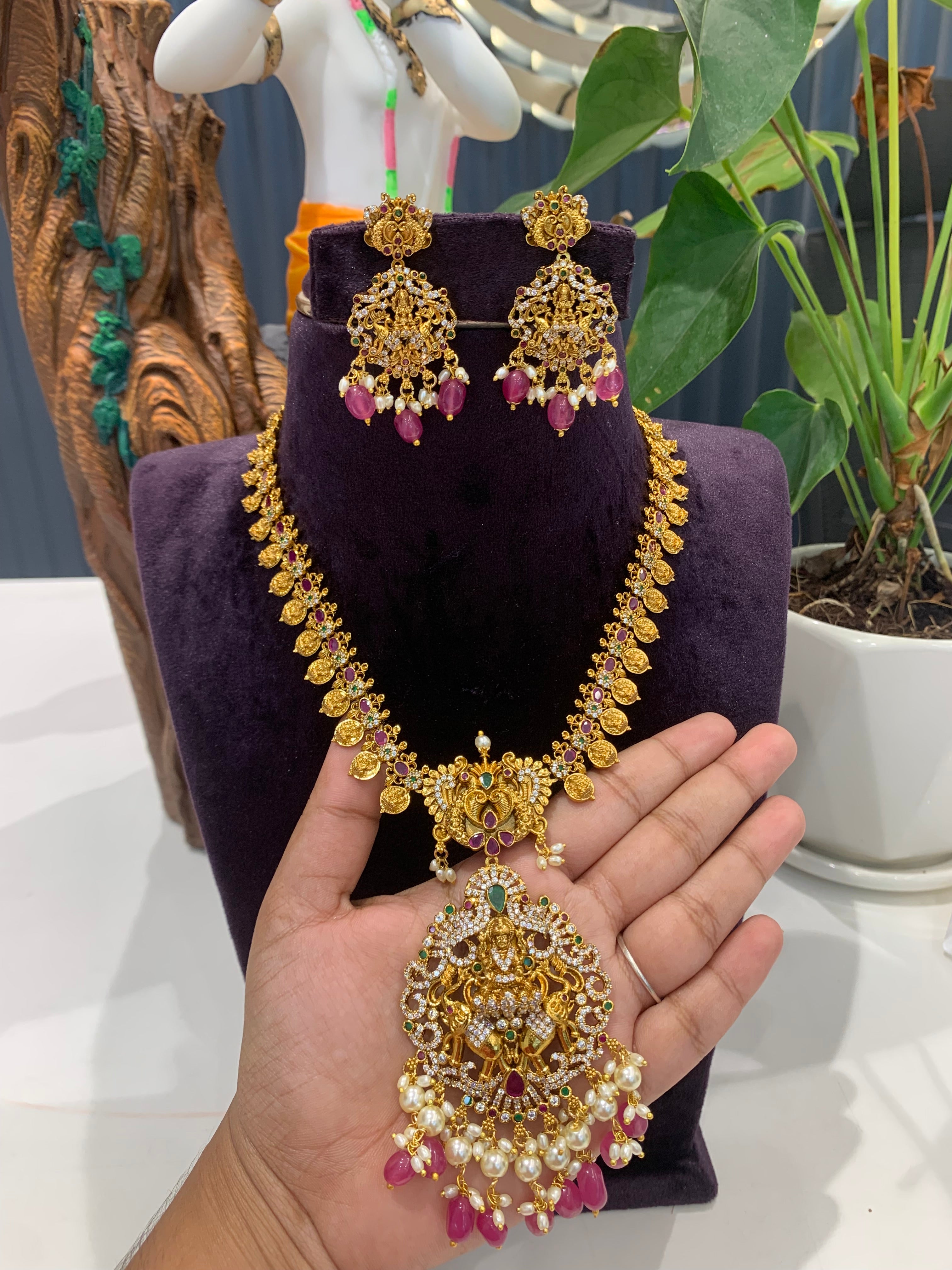 Beautiful short necklace
