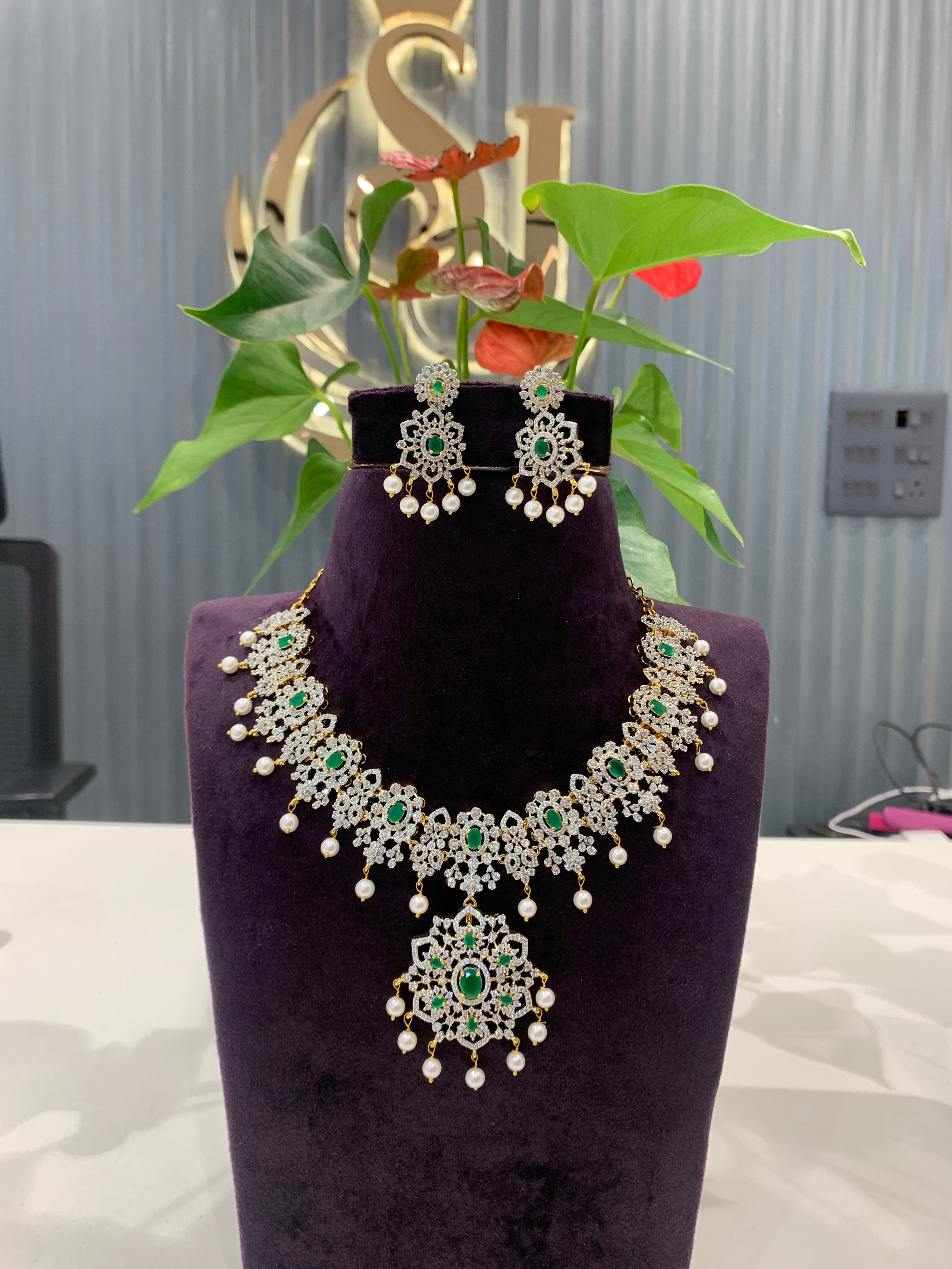 Beautiful GJ polish short necklace with green stone