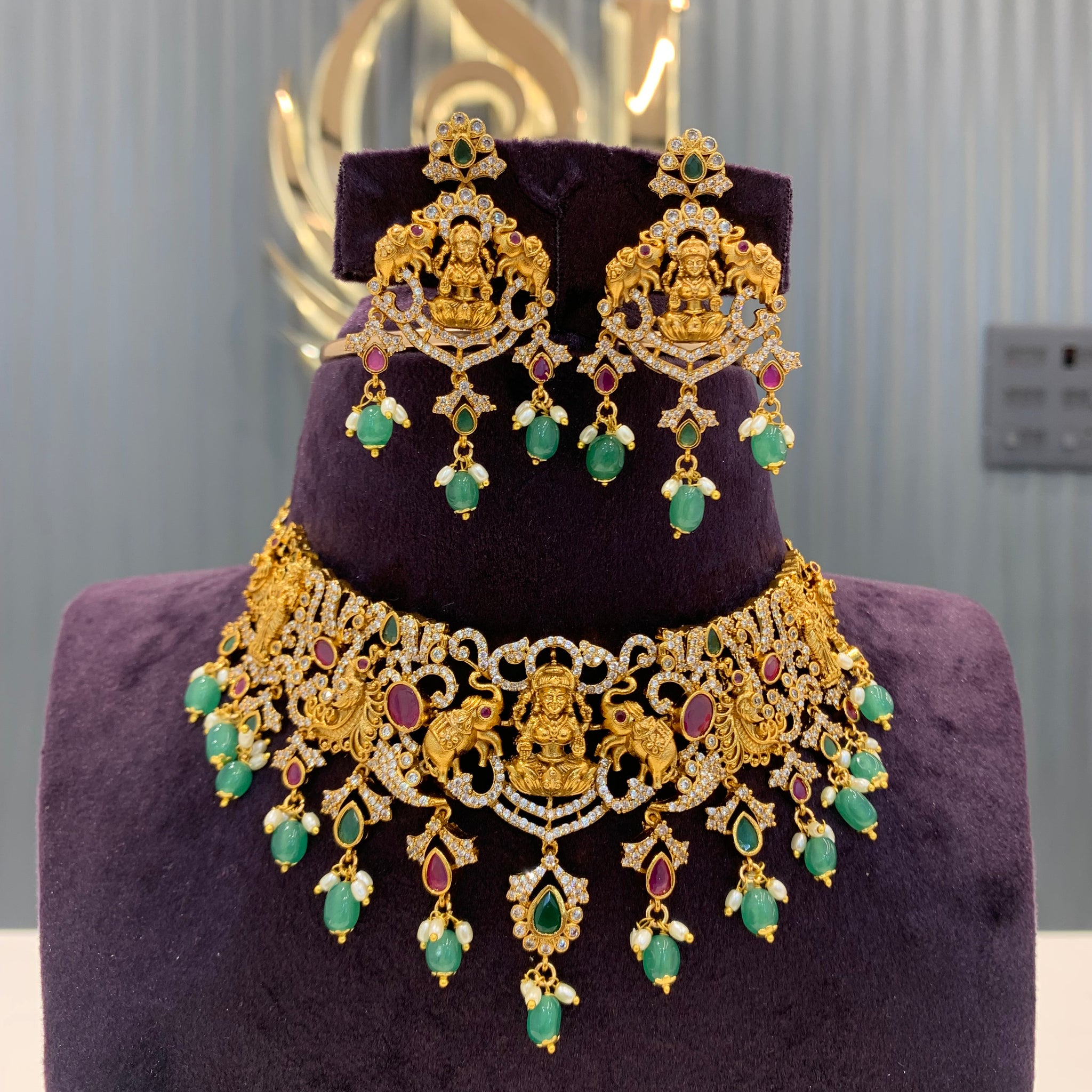 Beautiful chocker set