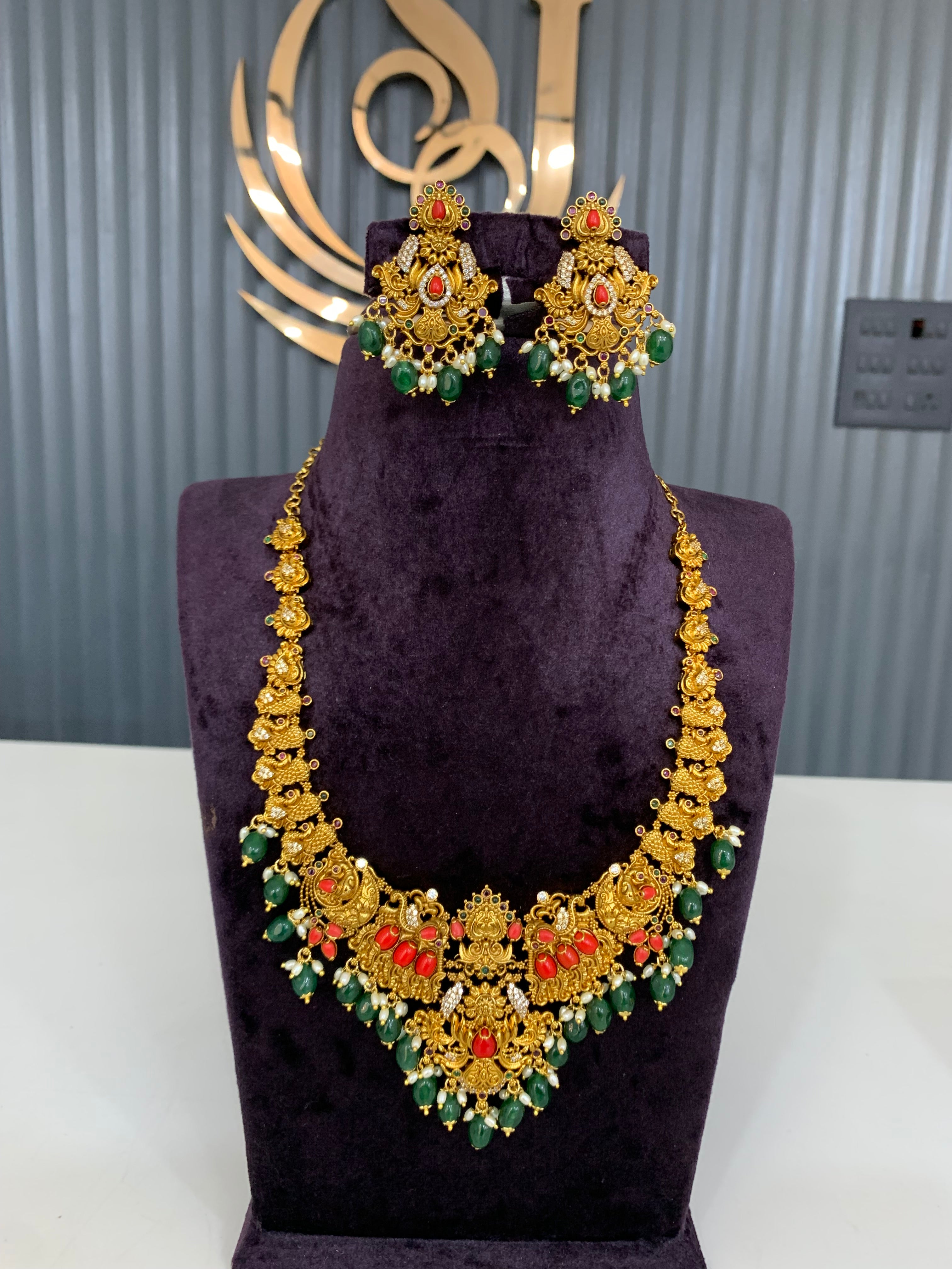 Traditional coaral stone necklace