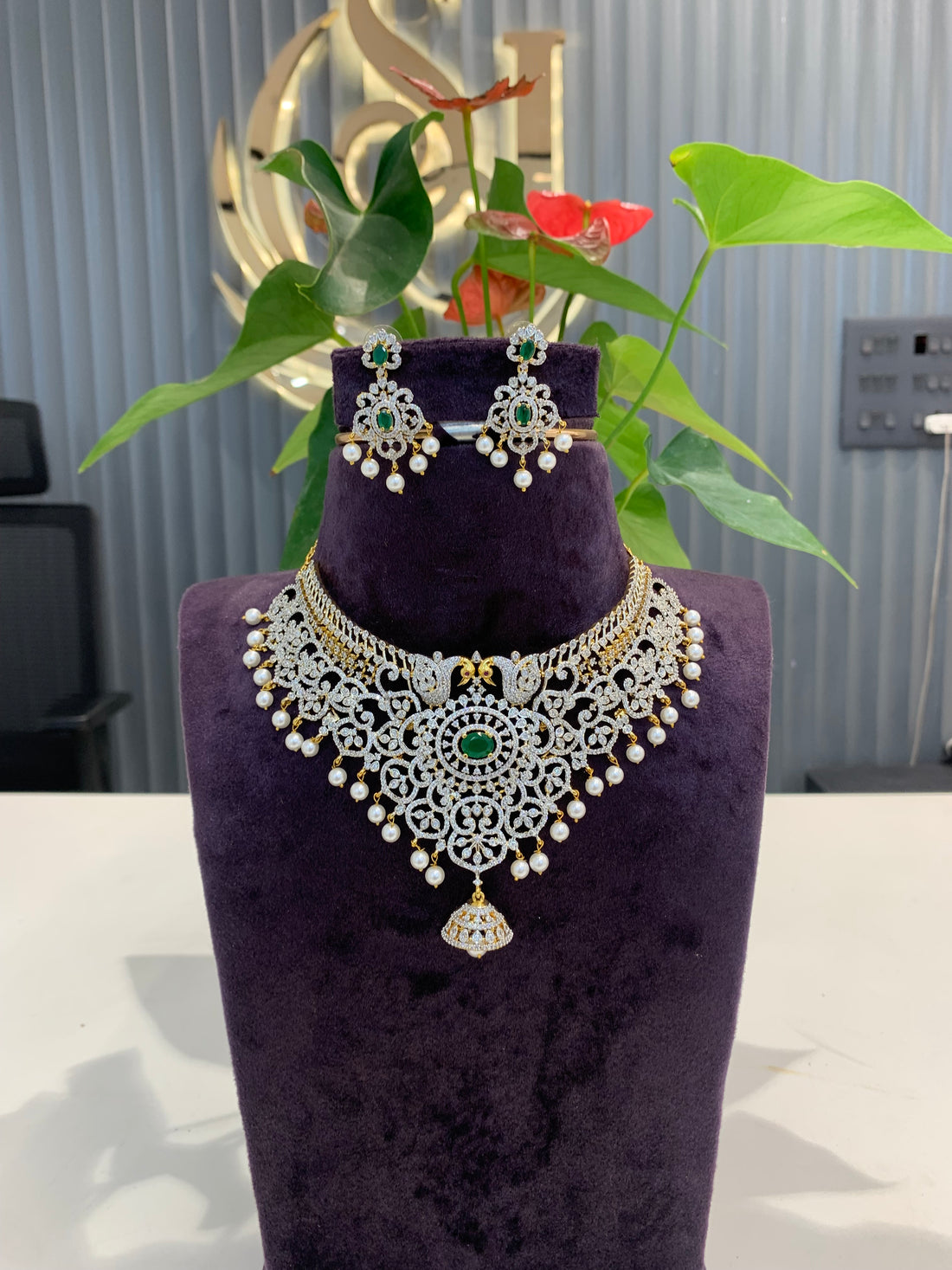 Beautiful GJ chocker