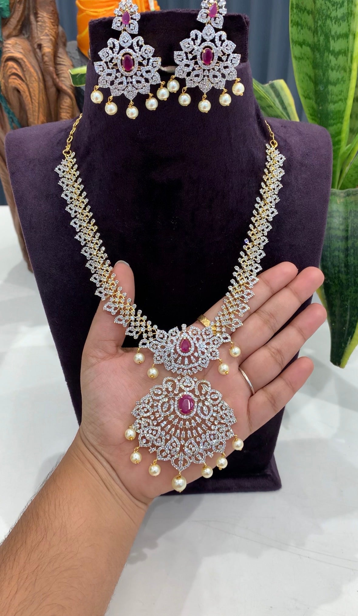 Beautiful GJ polish necklace