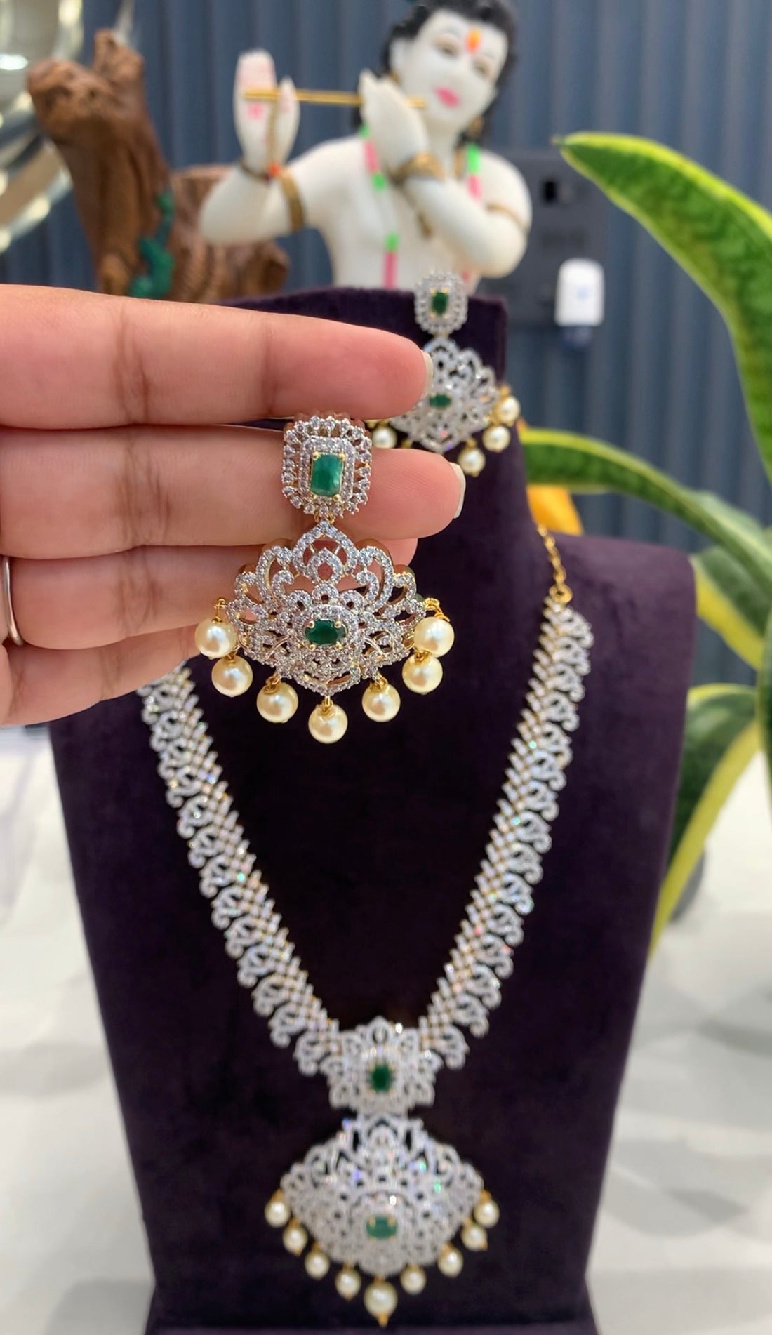 Beautiful Gj necklace
