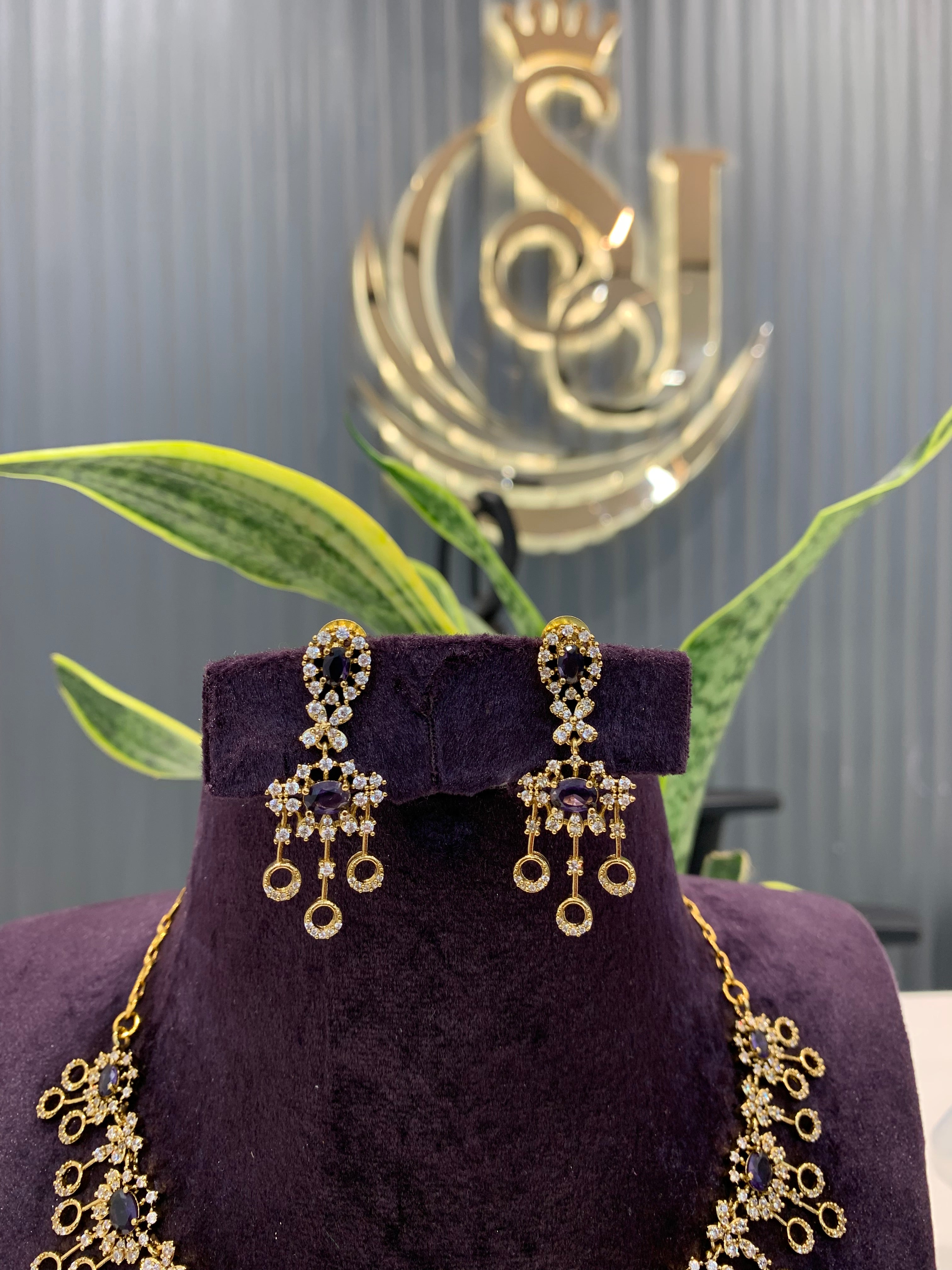 Beautiful party wear necklace