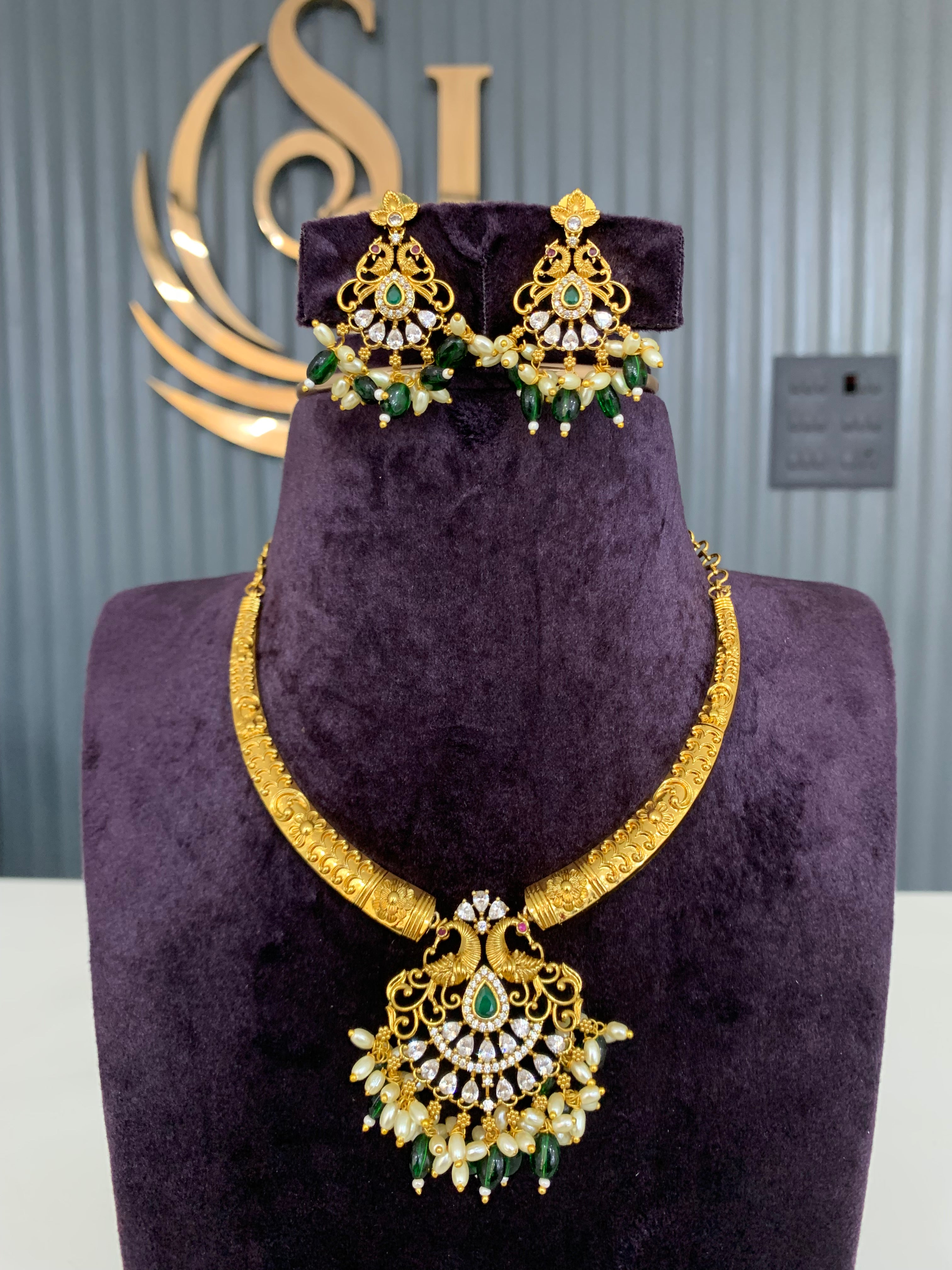 Beautiful Kanti style necklace