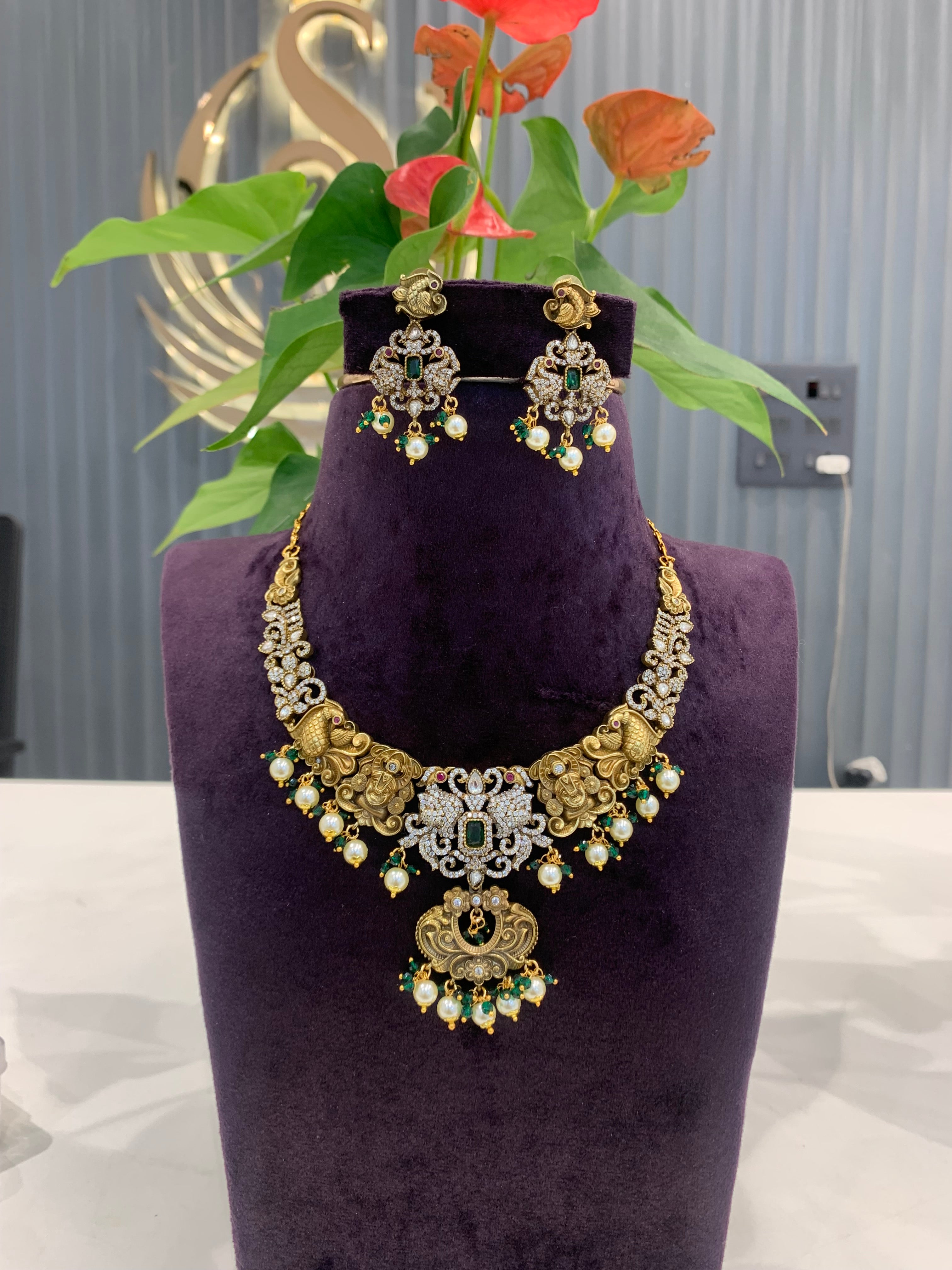 Beautiful mehandhi polish neckset