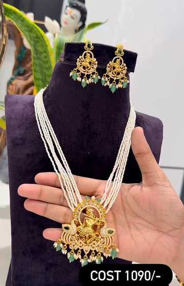 Beautiful krishna pendant set with 18inchs customised beads