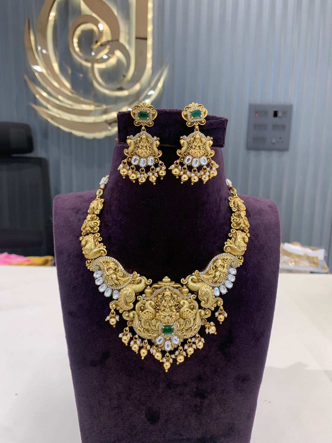 Beautiful 3D moissanite stone necklace