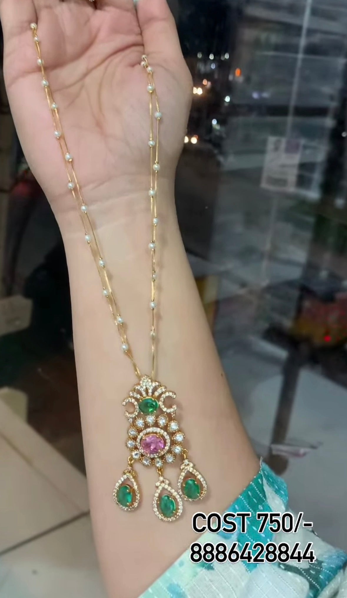Beautiful pendant with 2 line customised fancy chain