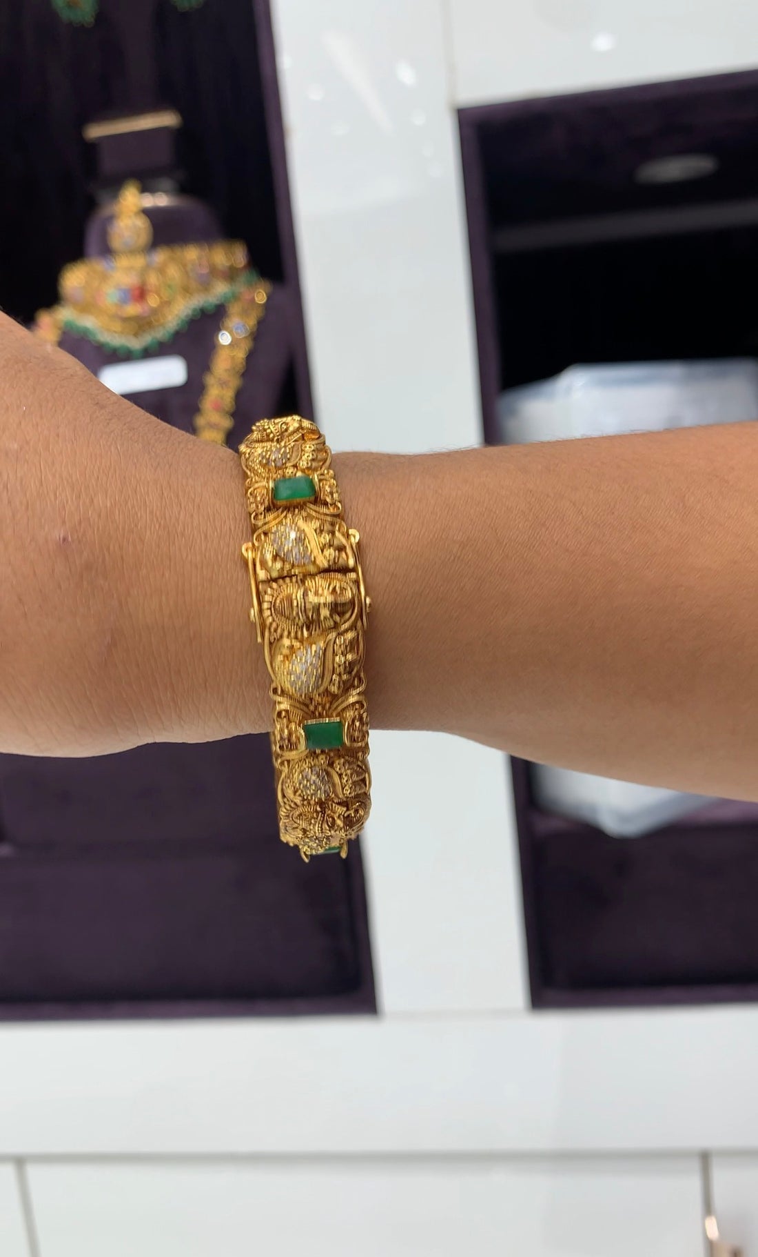 Beautiful openable traditional bangle (single)free size