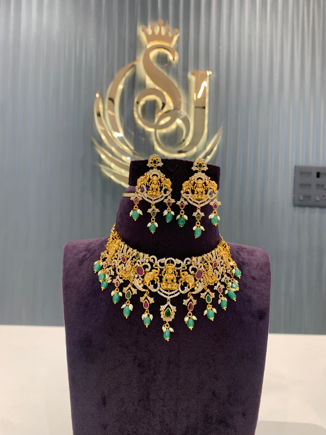 Beautiful chocker set