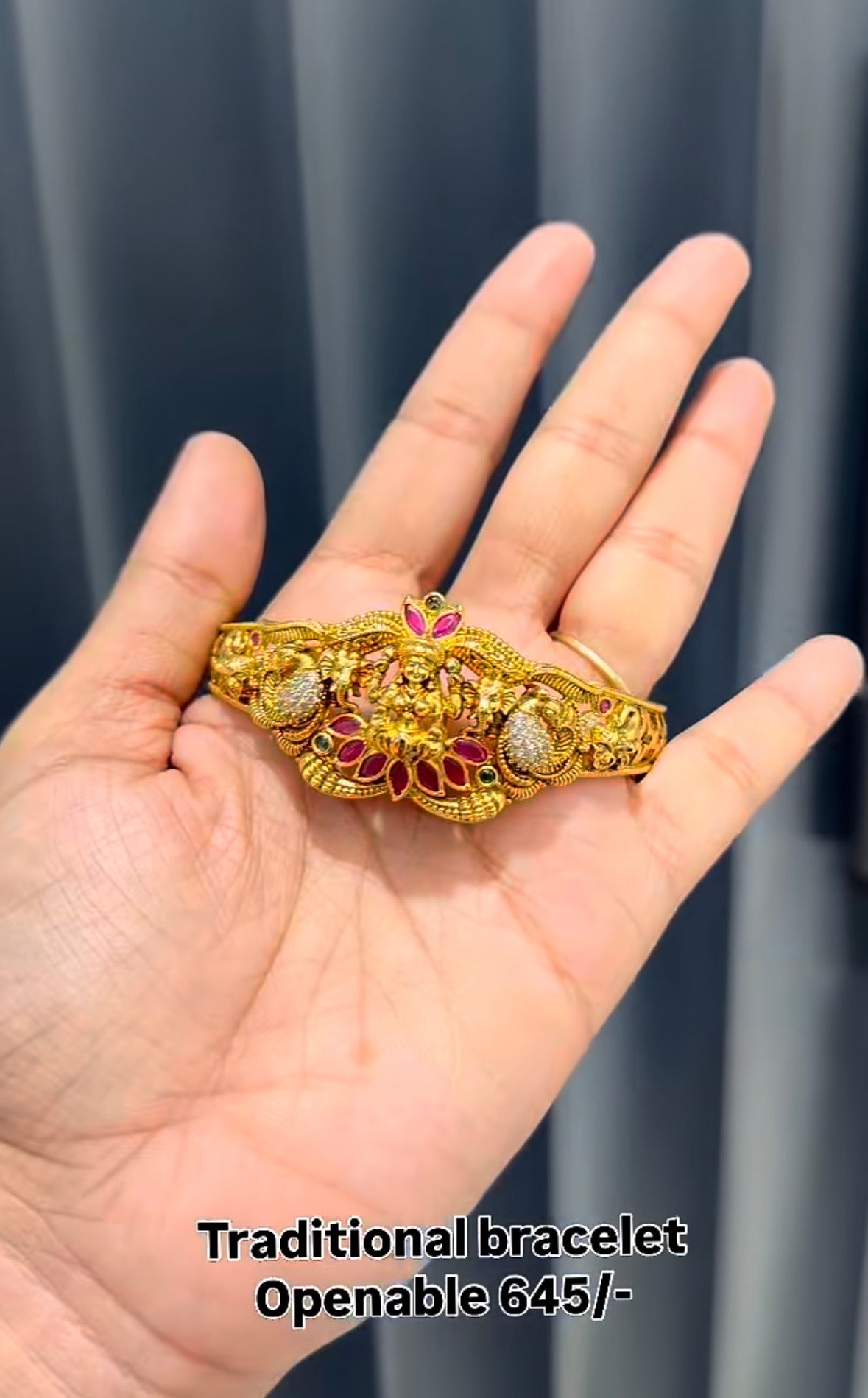 Beautiful traditional bracelet kada free size