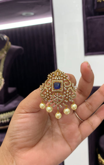 Beautiful pendant with back hook
