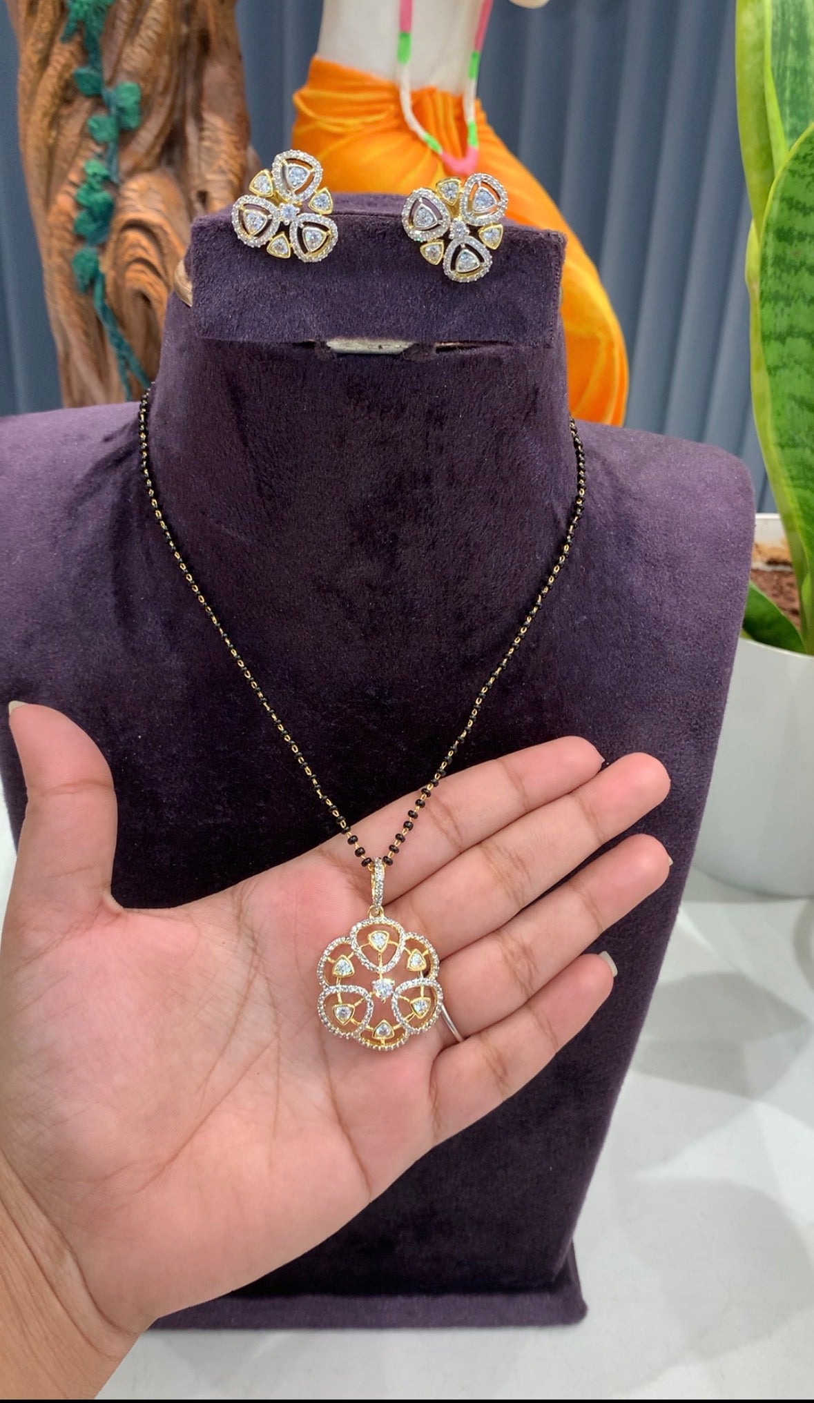Beautiful diamond replica pendant set with 18inchs blackbeads