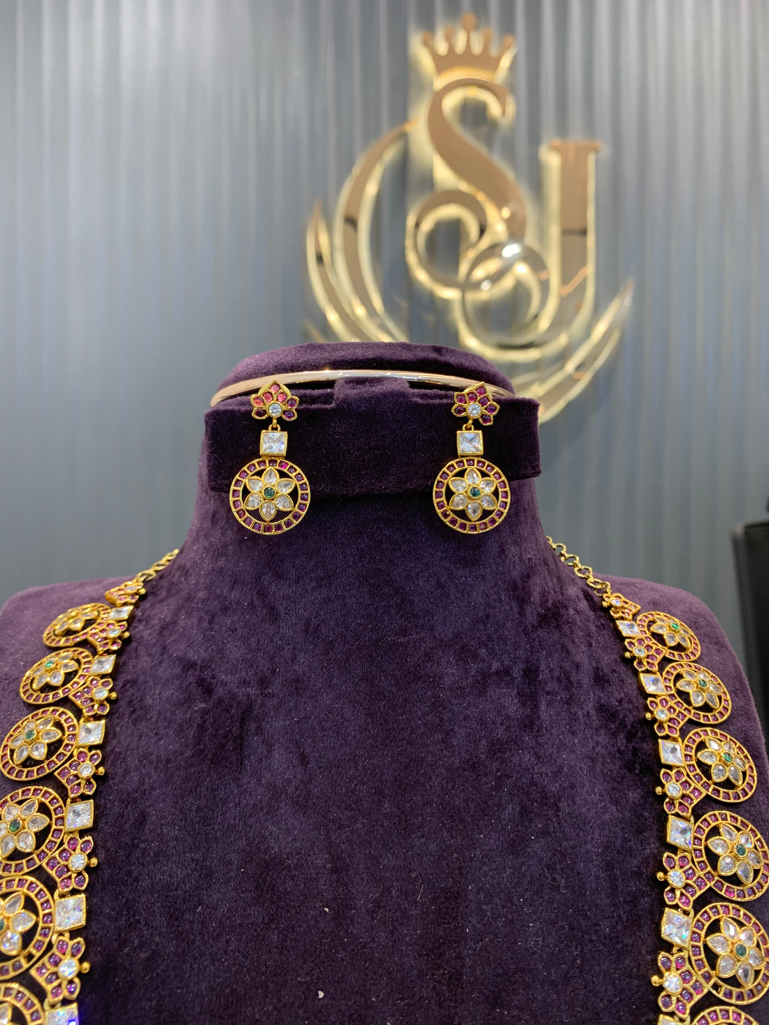 Beautiful trendy Bottu Mala haram