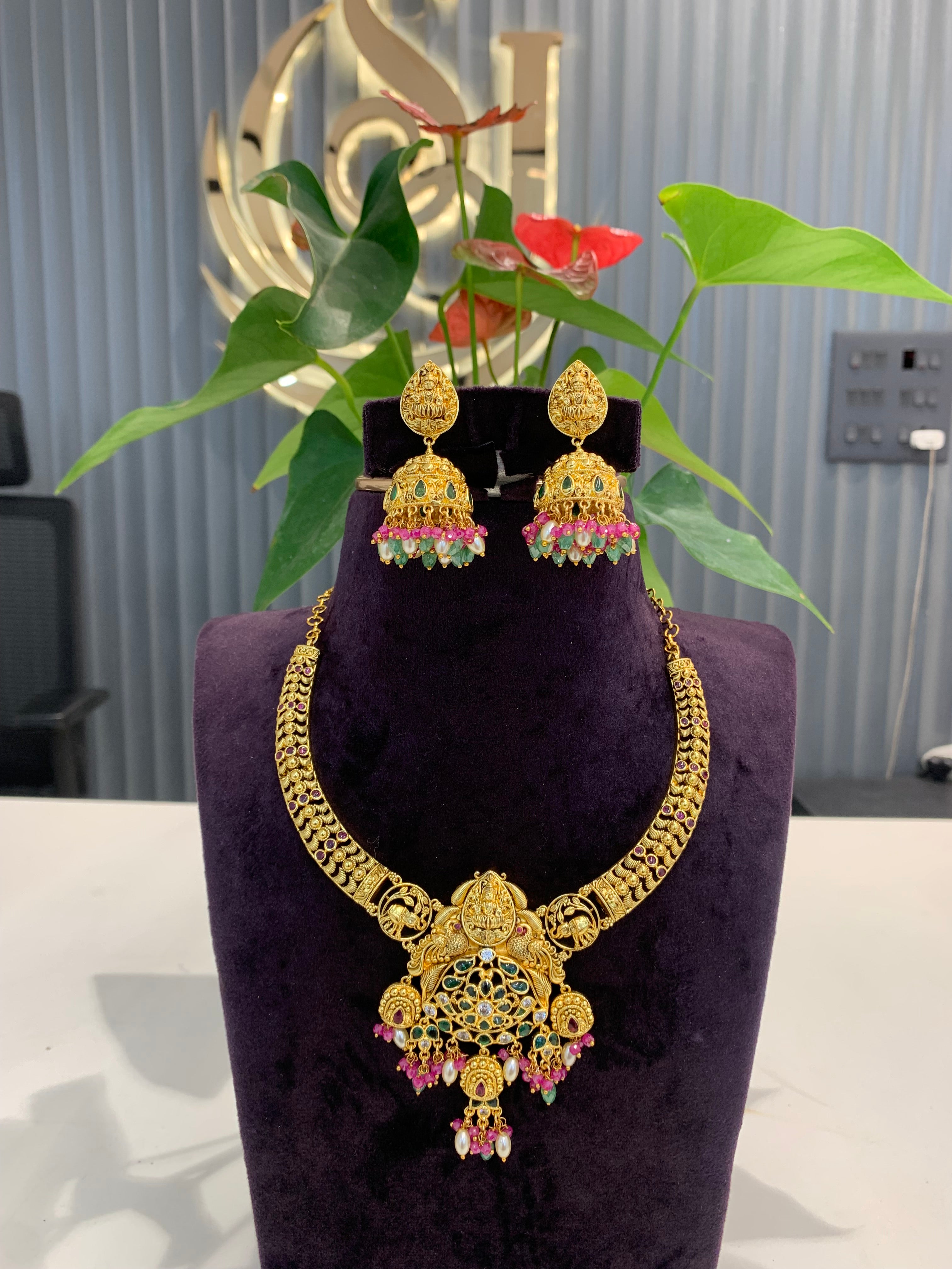 Beautiful kanti pattern necklace