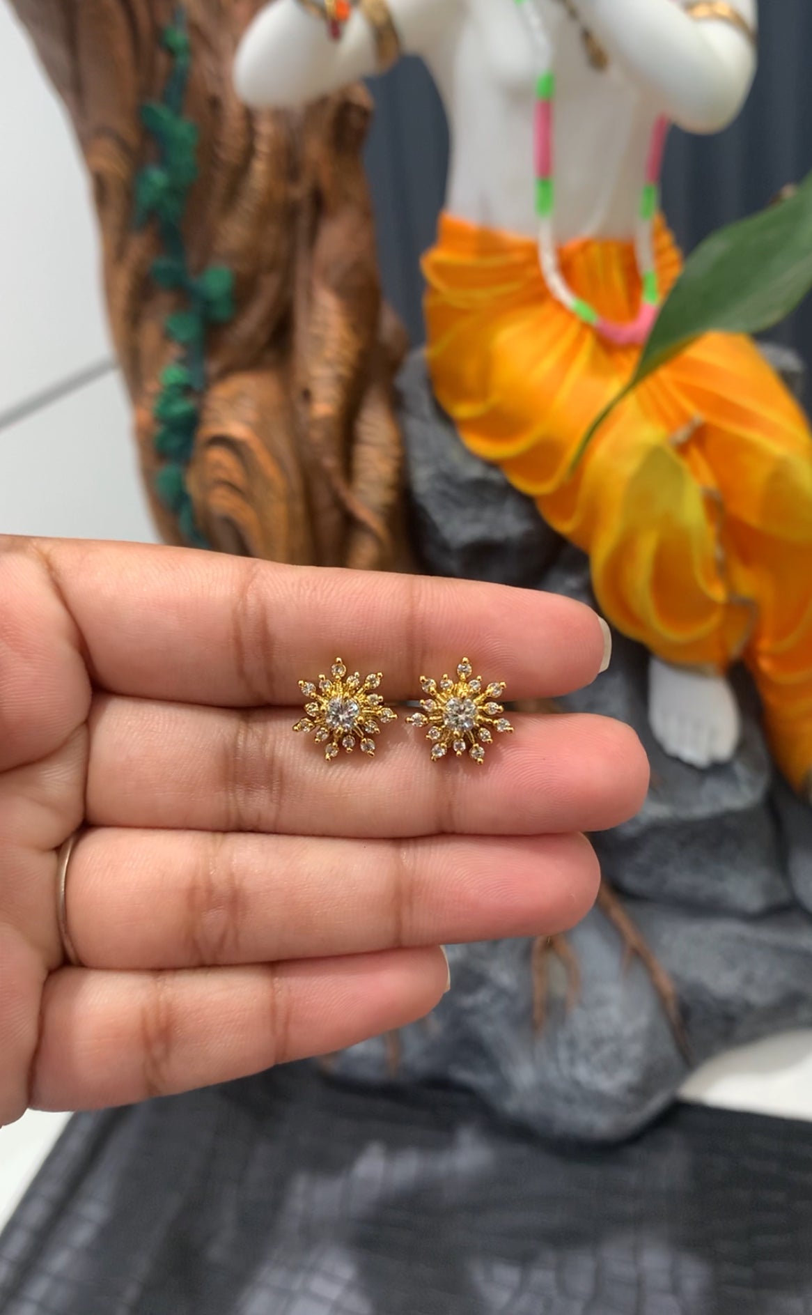 Beautiful daily wear premium studs with screw back