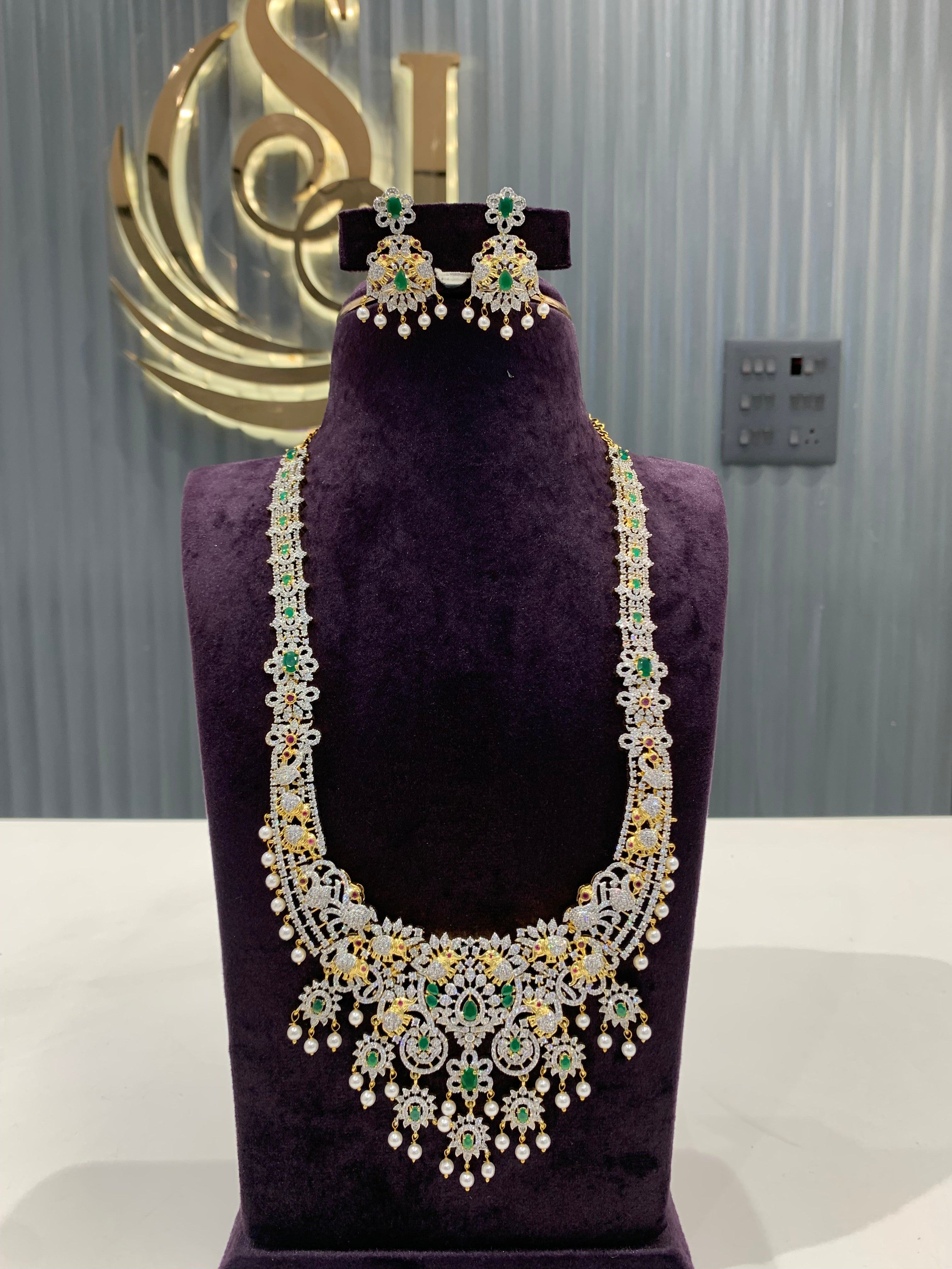 Beautiful unique pattern GJ polish long haram with green stone