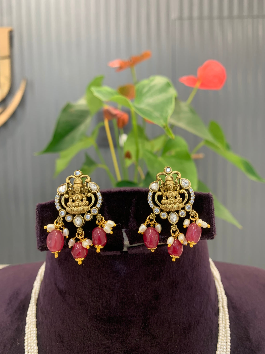 Beautiful Laksmi Mehandi Victoria Locket set with 4 line Beads