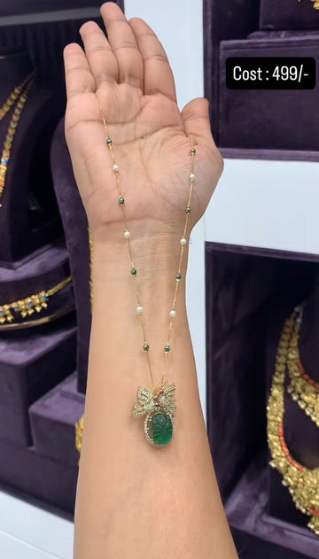 Beautiful pendant with metalic chain