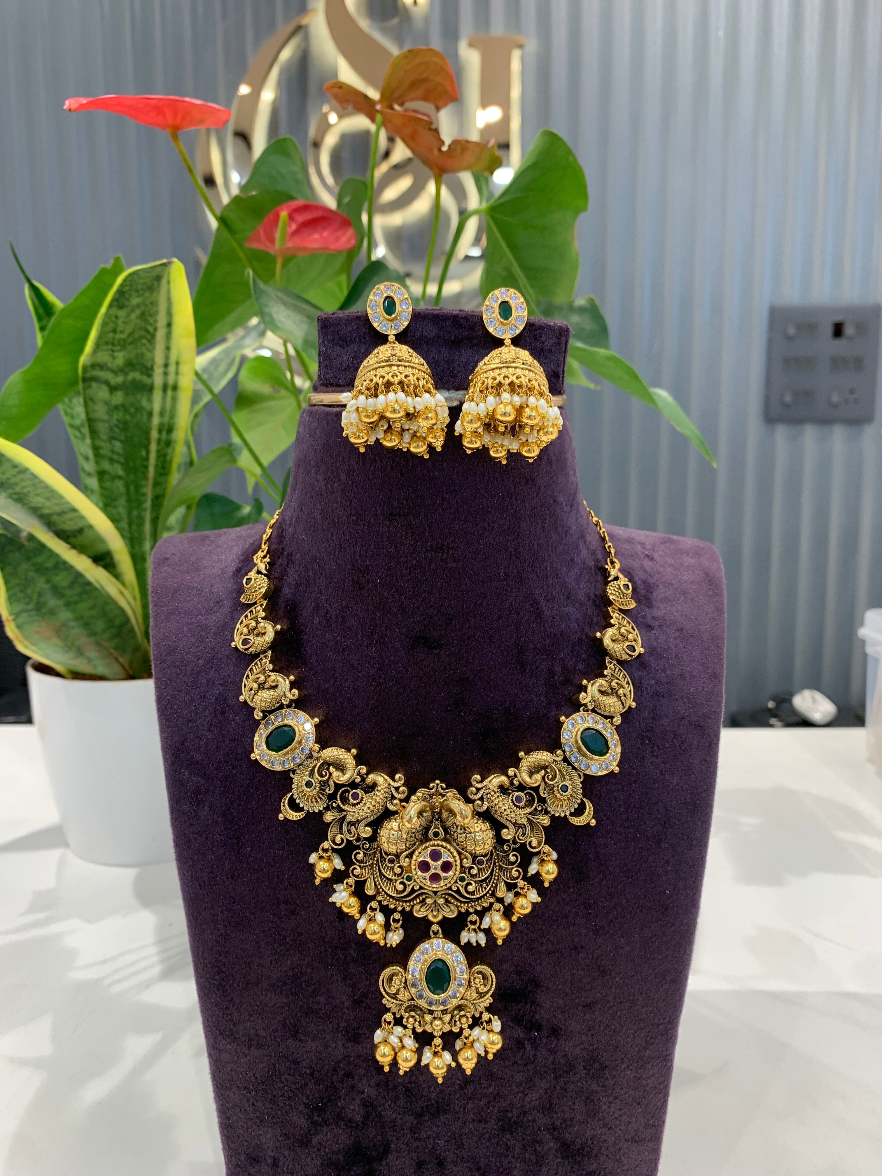 Beautiful traditional 3D necklace