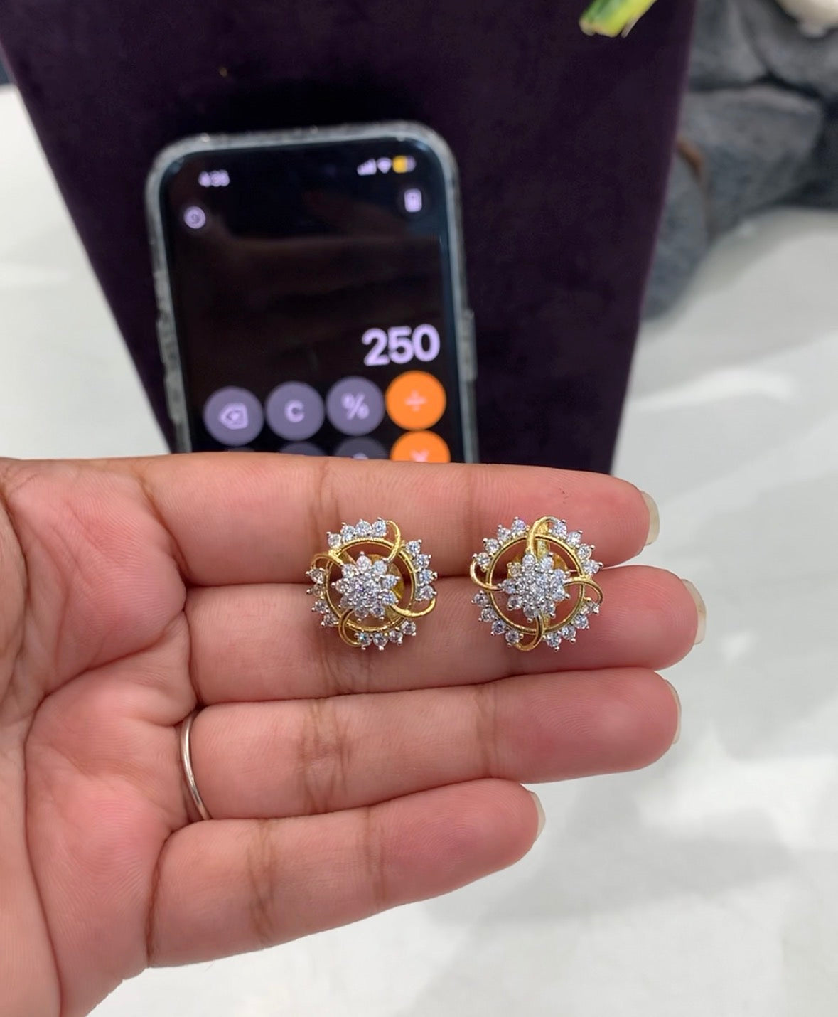 Beautiful GJ studs @ashadam offer