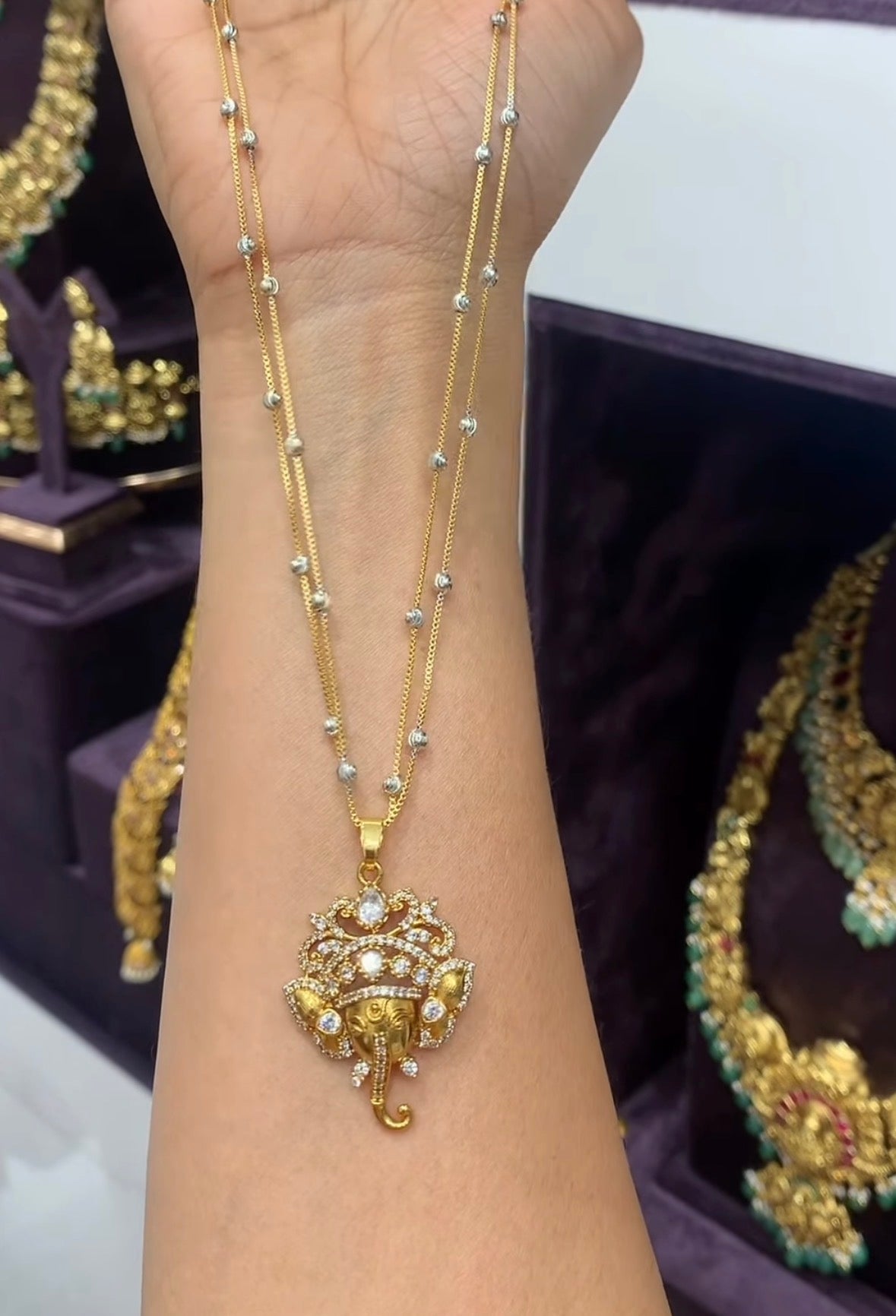 Beautiful Ganesh Pendent with Stylish Chain