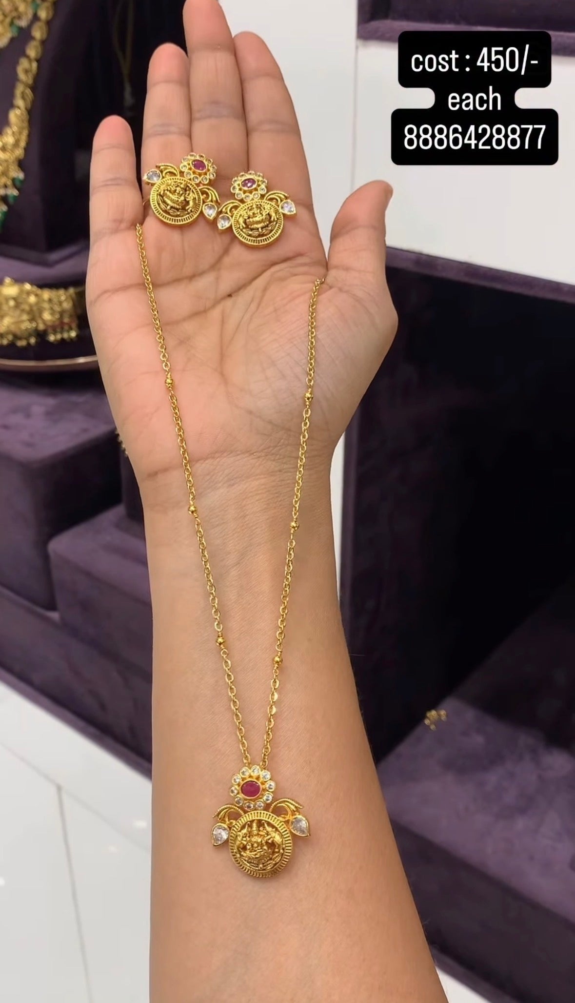 Beautiful traditional locket with chandraharam chain 18inchs