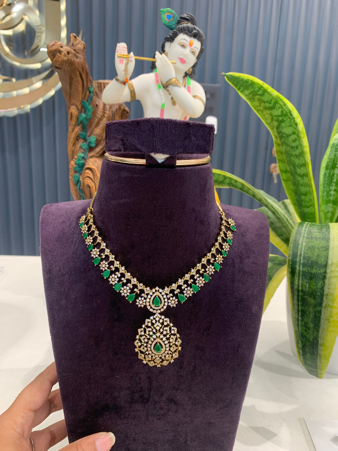 Beautiful party necklace without earrings