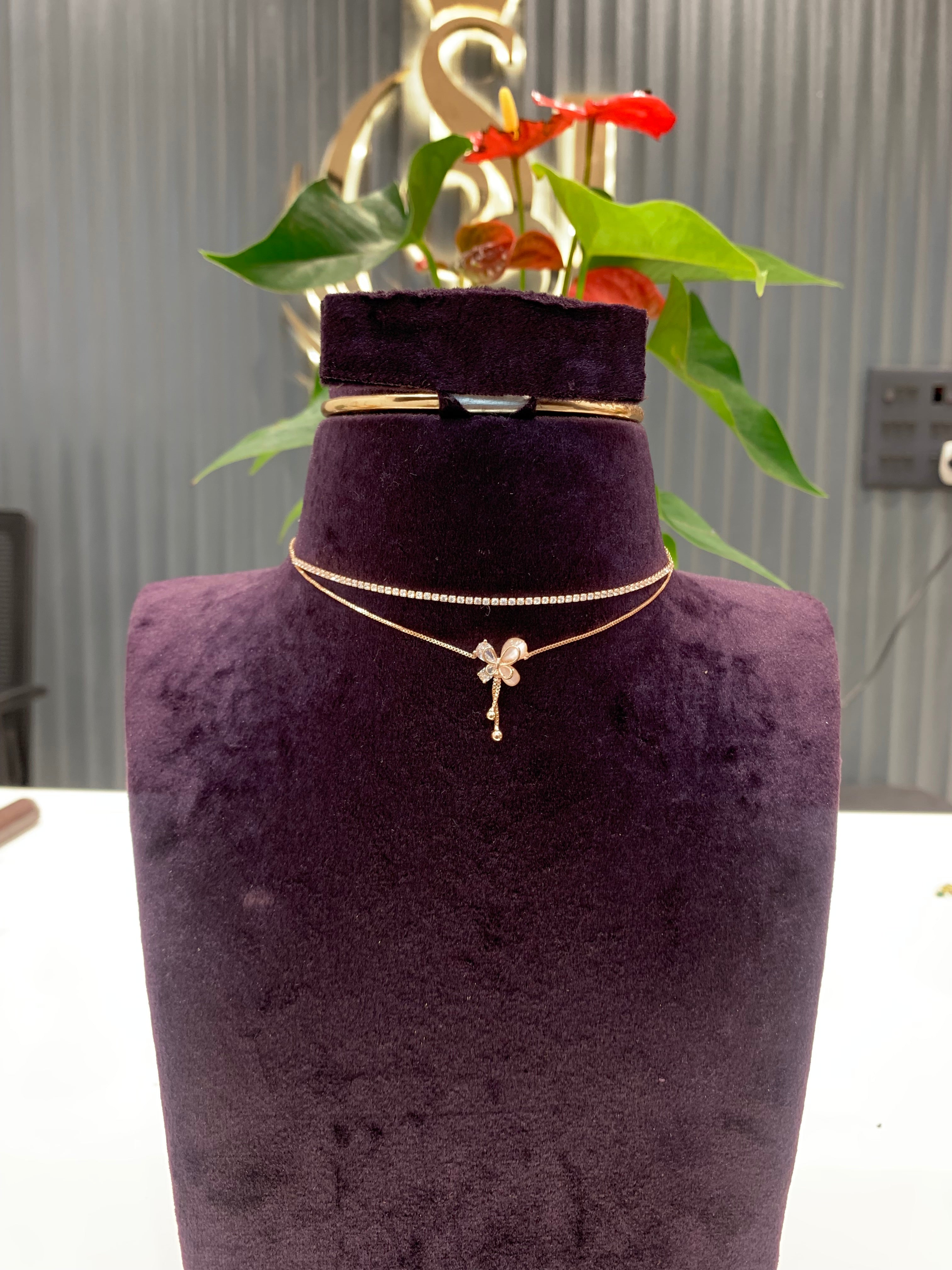 Stylish rose gold chain