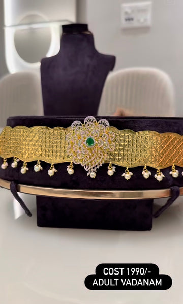 Beautiful adult hipbelt with GJ polish pendant