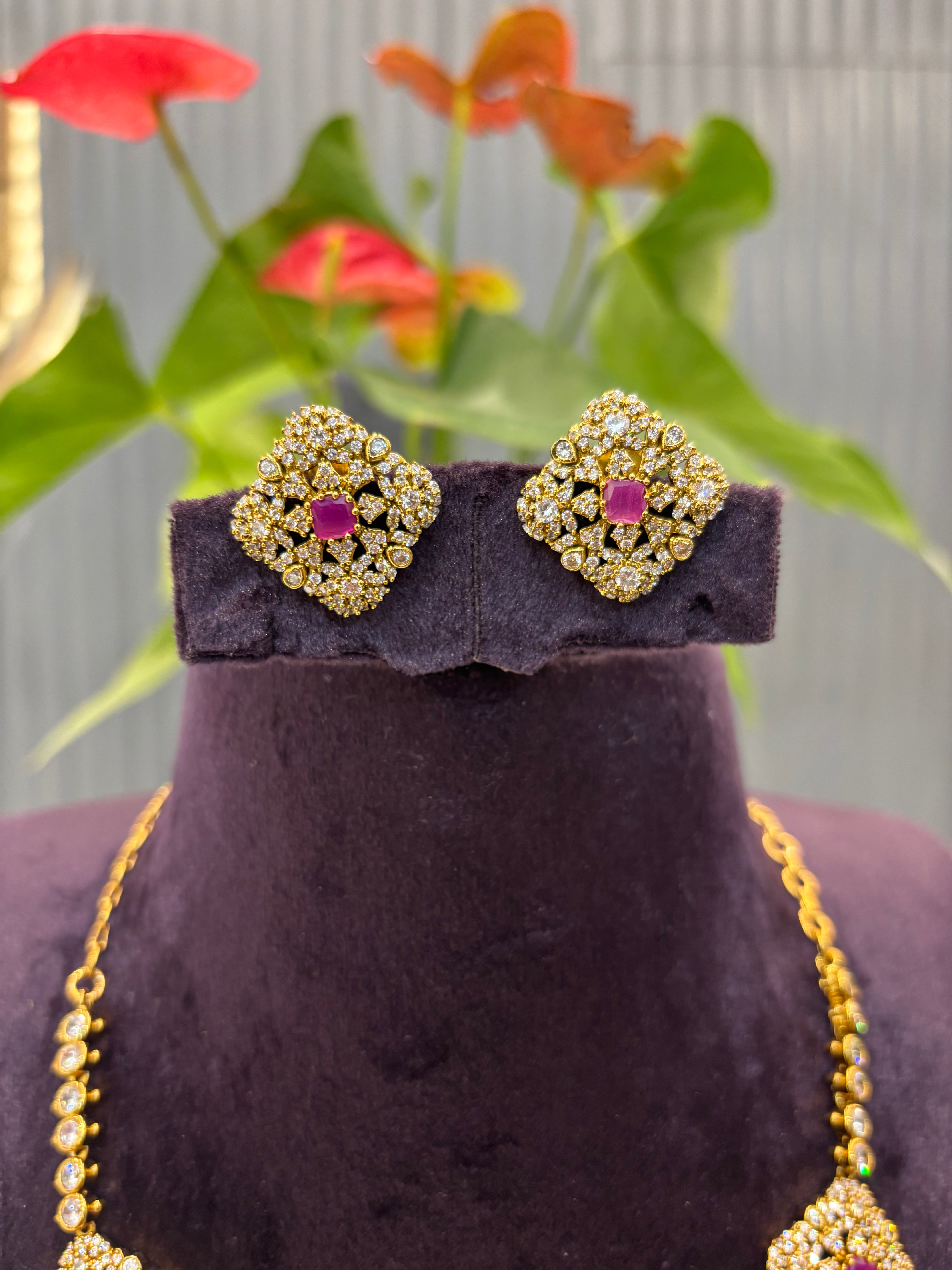 Beautiful Navarathna Victoria necklace