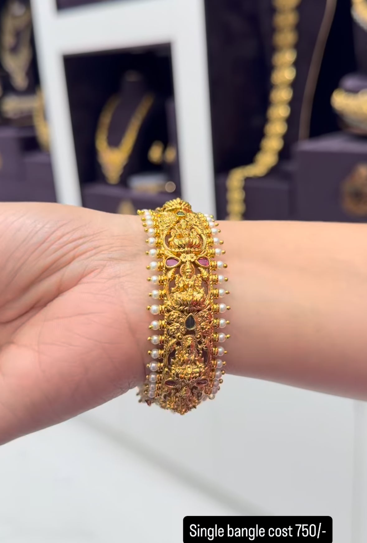 Beautiful traditional bangle(single)