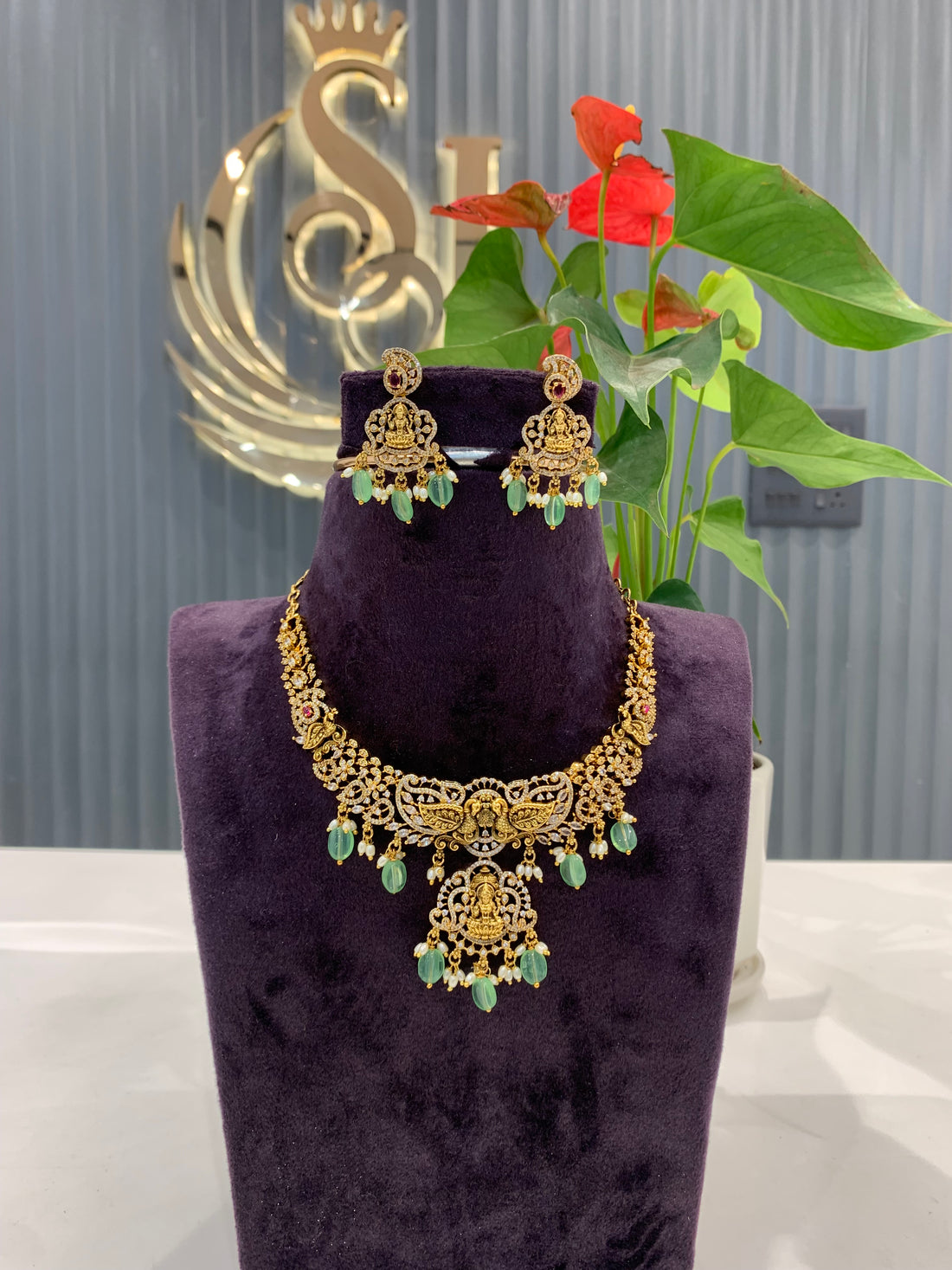 Beautiful neckset