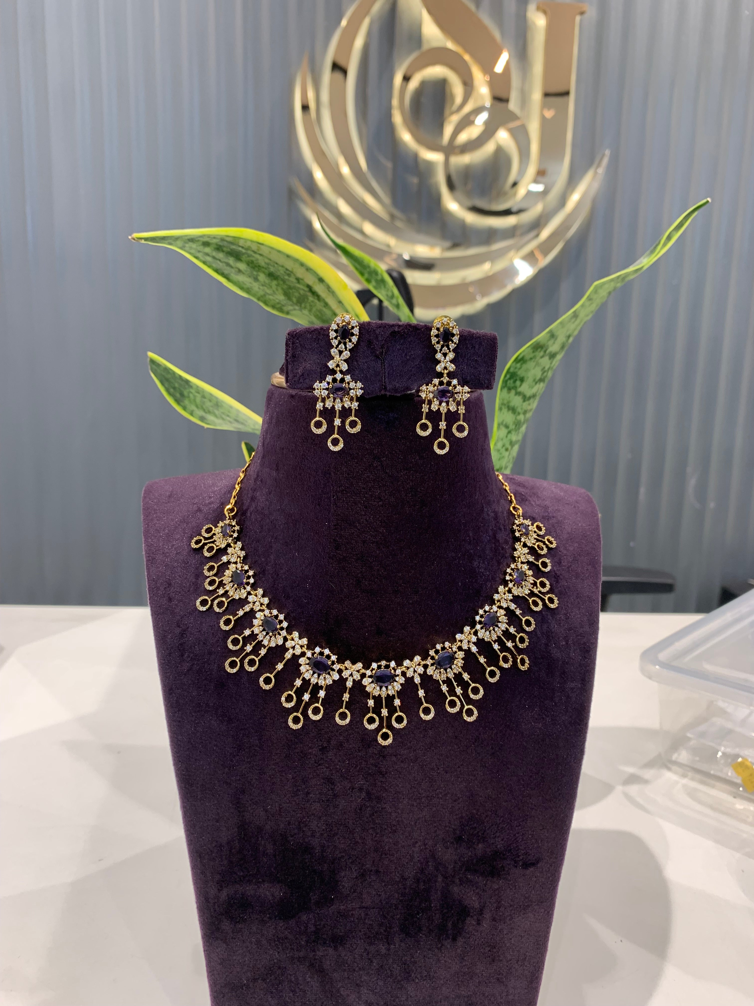 Beautiful party wear necklace