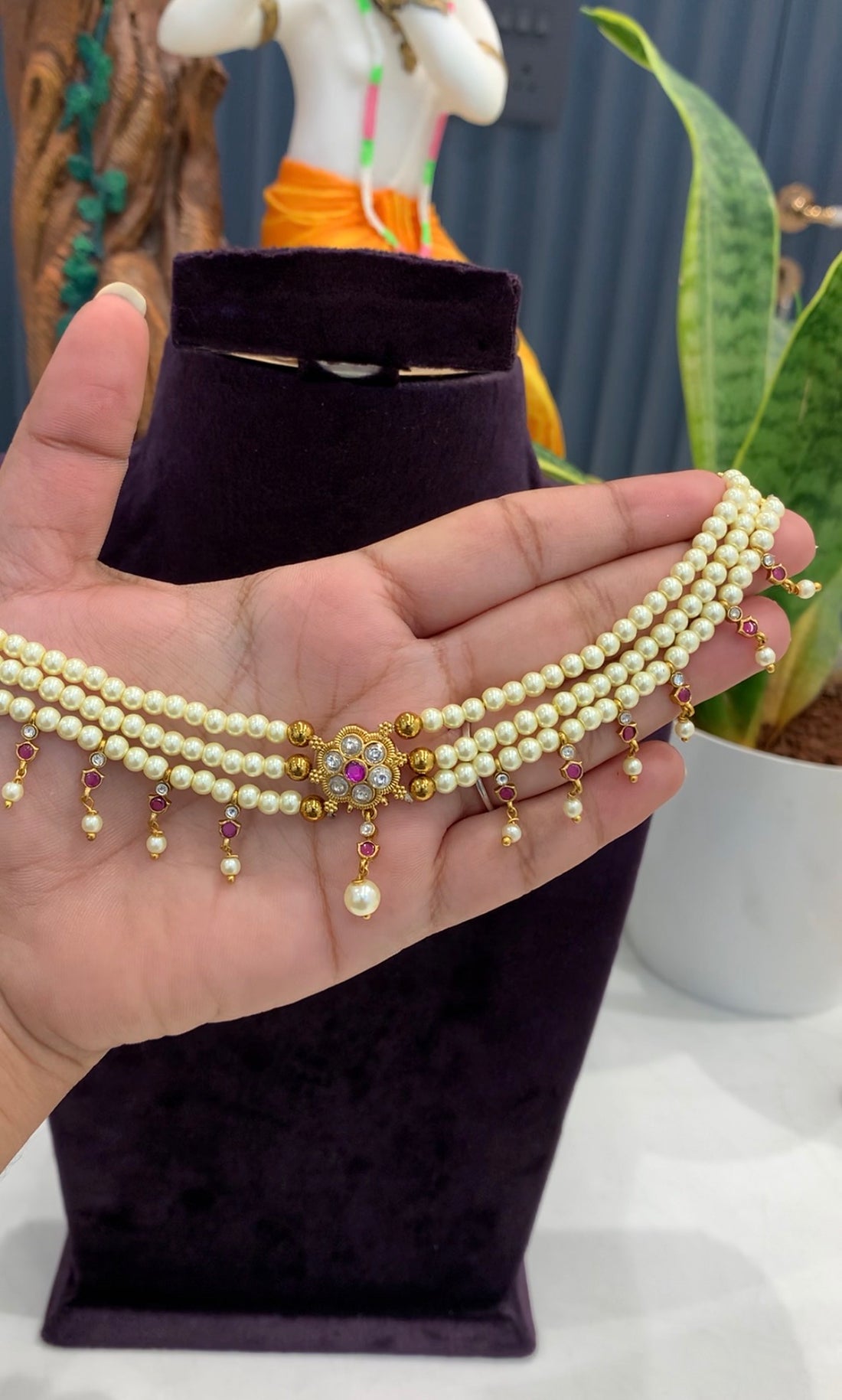 Beautiful customised pearls chocker /neckset