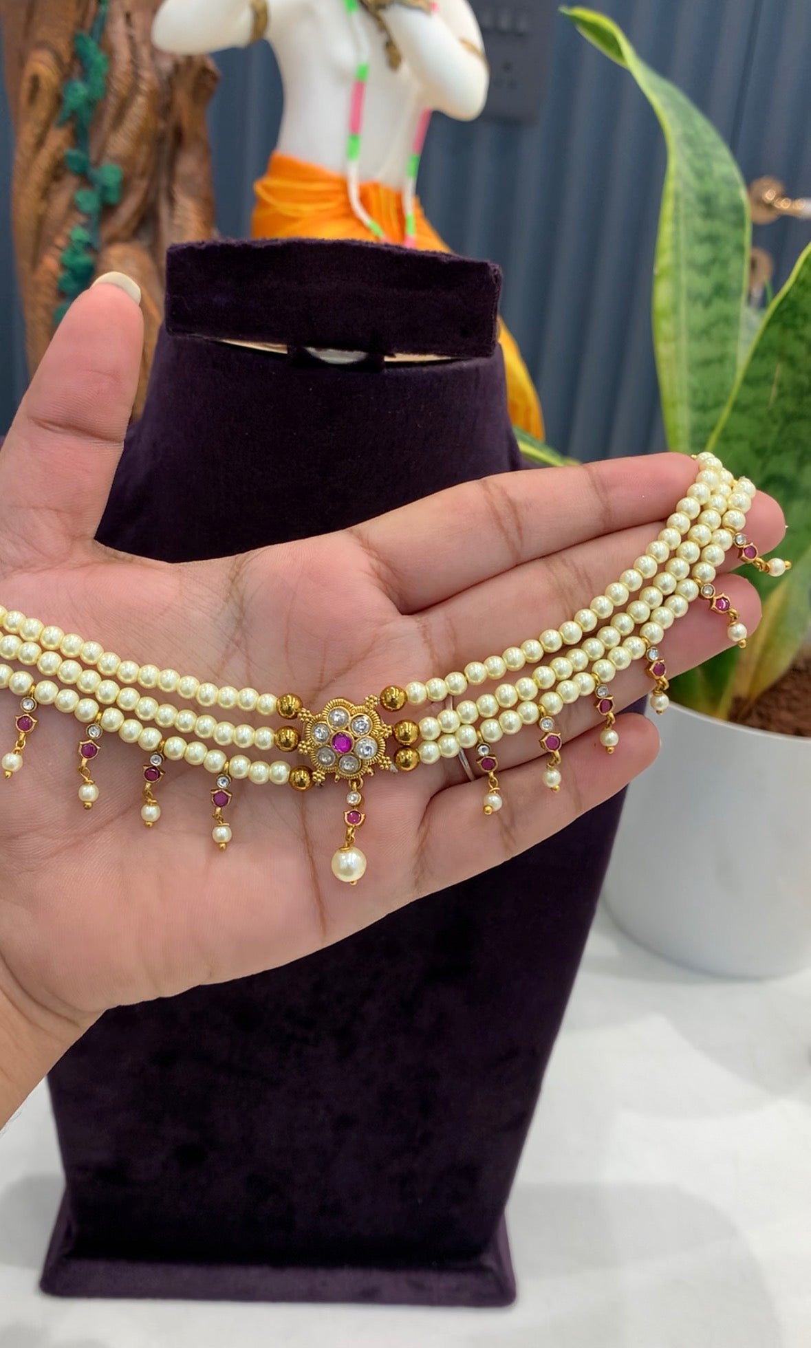 Beautiful customised pearls chocker /neckset