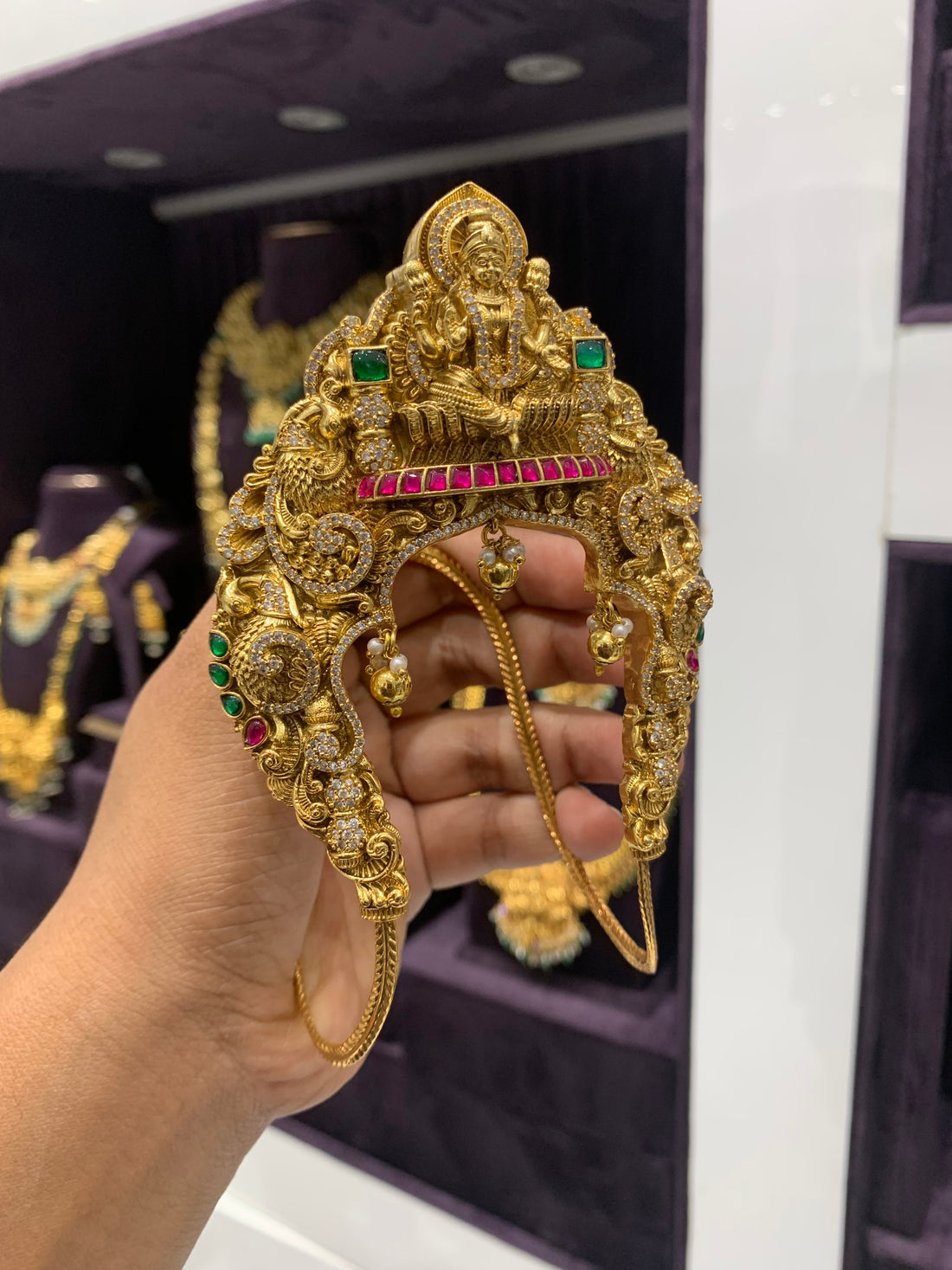 Beautiful Nakshi 3D Jadav Stone Adult Aaravanki