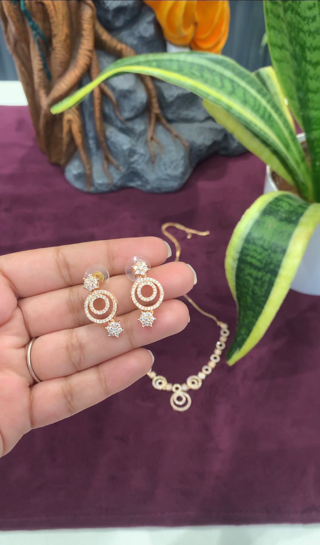 Beautiful rosegold necklace with earrings