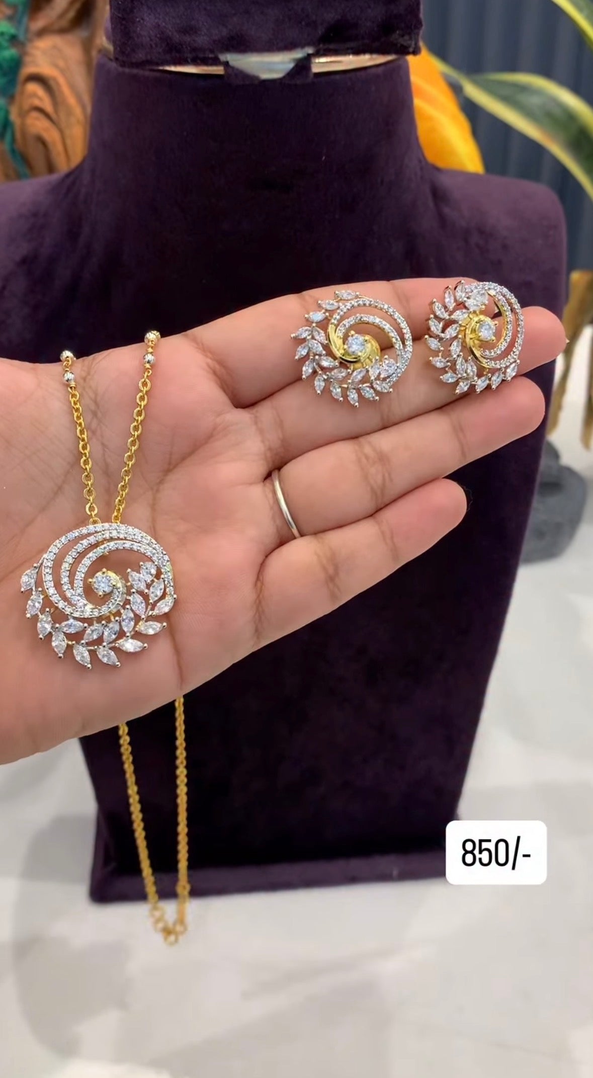 Beautiful GJ locket with customised chandraharam chain 18inchs