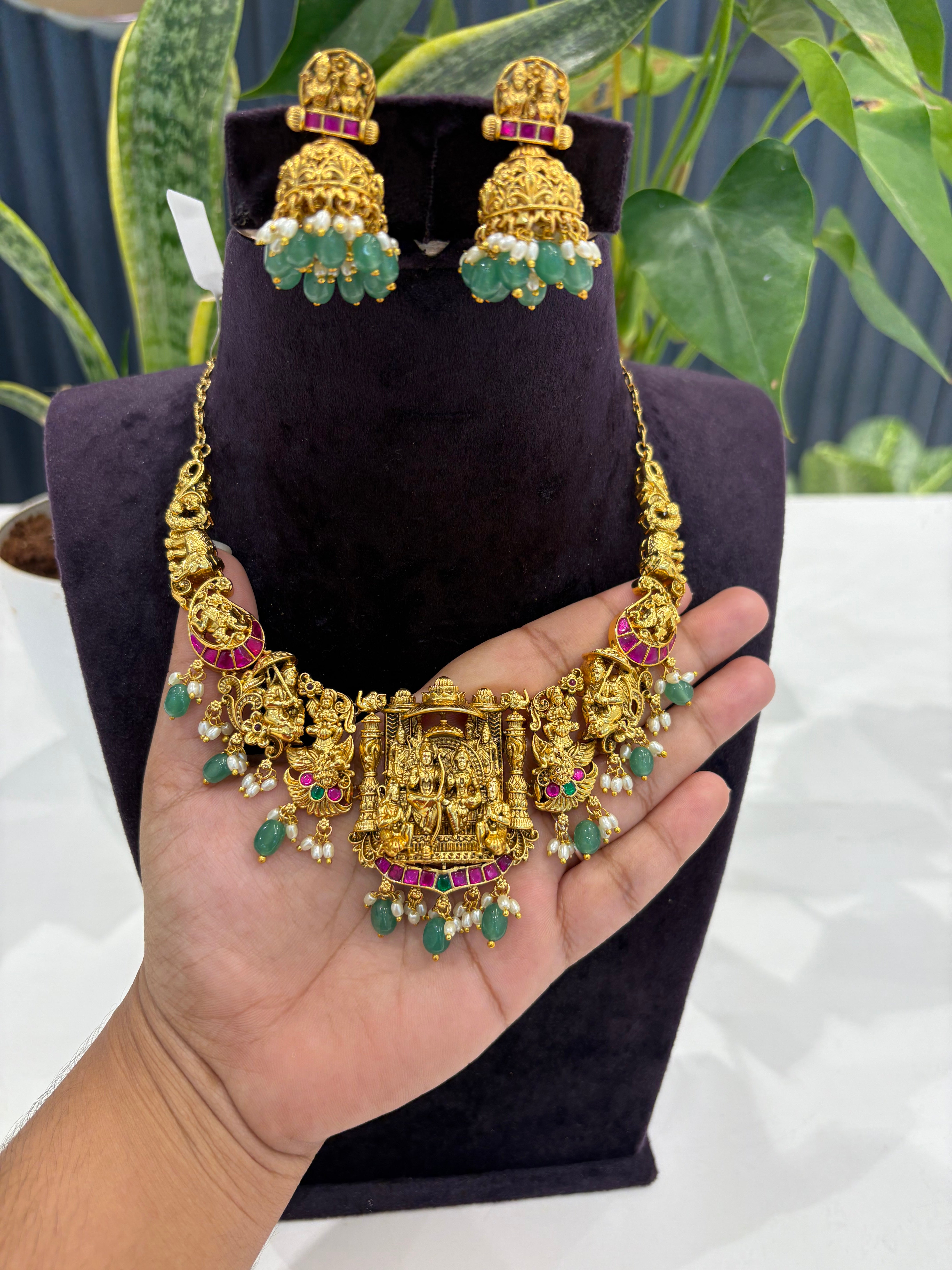 Beautiful jadav necklace